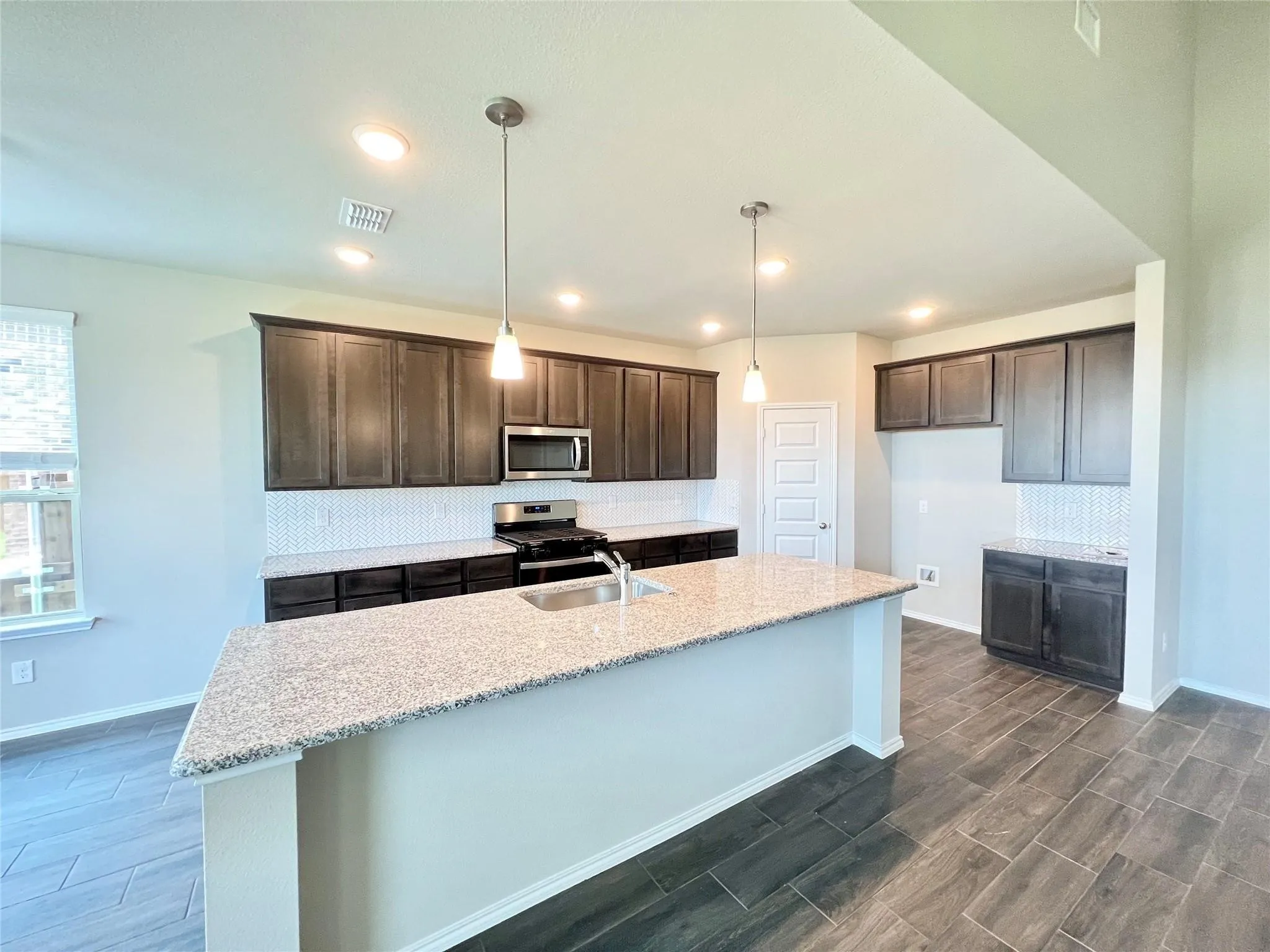 Single Family Residence For Rent in Grayson County , 1300 El Sol Boulevard, Sherman, Texas 75090, 4 Bedroom, 4 Bathroom, 2 Garage spaces, 3,048 Sqft, built in 2023, mls#21385741, Real Estate Agent in Sherman, Homes For Rent in Grayson county, Homes For Rent in Sherman, Realtor in Sherman Texas, Real Estate Brokerage Independent Realty Texas, Luminita Cordes Realtor