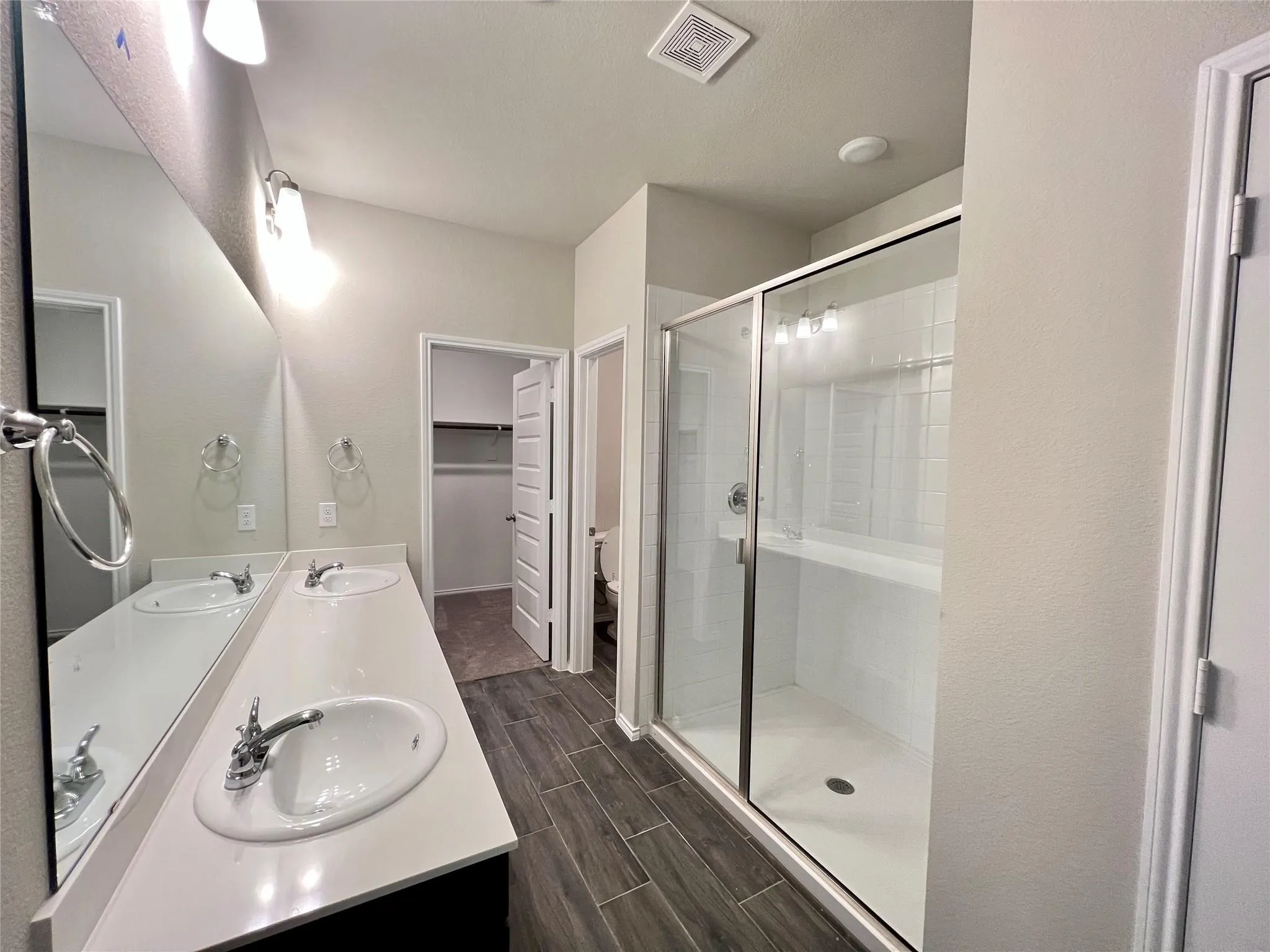 Single Family Residence For Rent in Grayson County , 1300 El Sol Boulevard, Sherman, Texas 75090, 4 Bedroom, 4 Bathroom, 2 Garage spaces, 3,048 Sqft, built in 2023, mls#21385741, Real Estate Agent in Sherman, Homes For Rent in Grayson county, Homes For Rent in Sherman, Realtor in Sherman Texas, Real Estate Brokerage Independent Realty Texas, Luminita Cordes Realtor