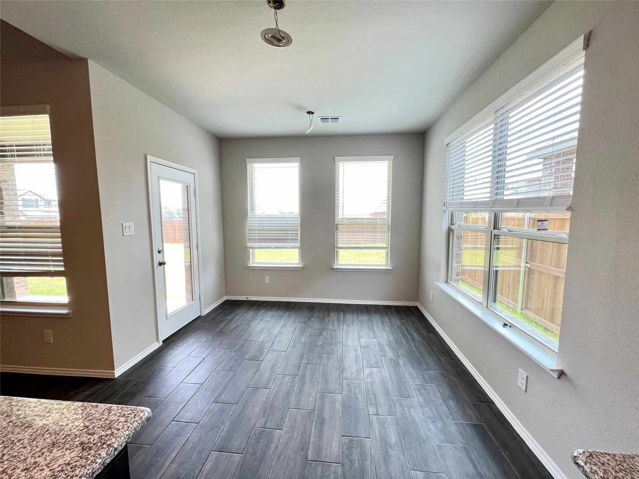 Single Family Residence For Rent in Grayson County , 1300 El Sol Boulevard, Sherman, Texas 75090, 4 Bedroom, 4 Bathroom, 2 Garage spaces, 3,048 Sqft, built in 2023, mls#21385741, Real Estate Agent in Sherman, Homes For Rent in Grayson county, Homes For Rent in Sherman, Realtor in Sherman Texas, Real Estate Brokerage Independent Realty Texas, Luminita Cordes Realtor