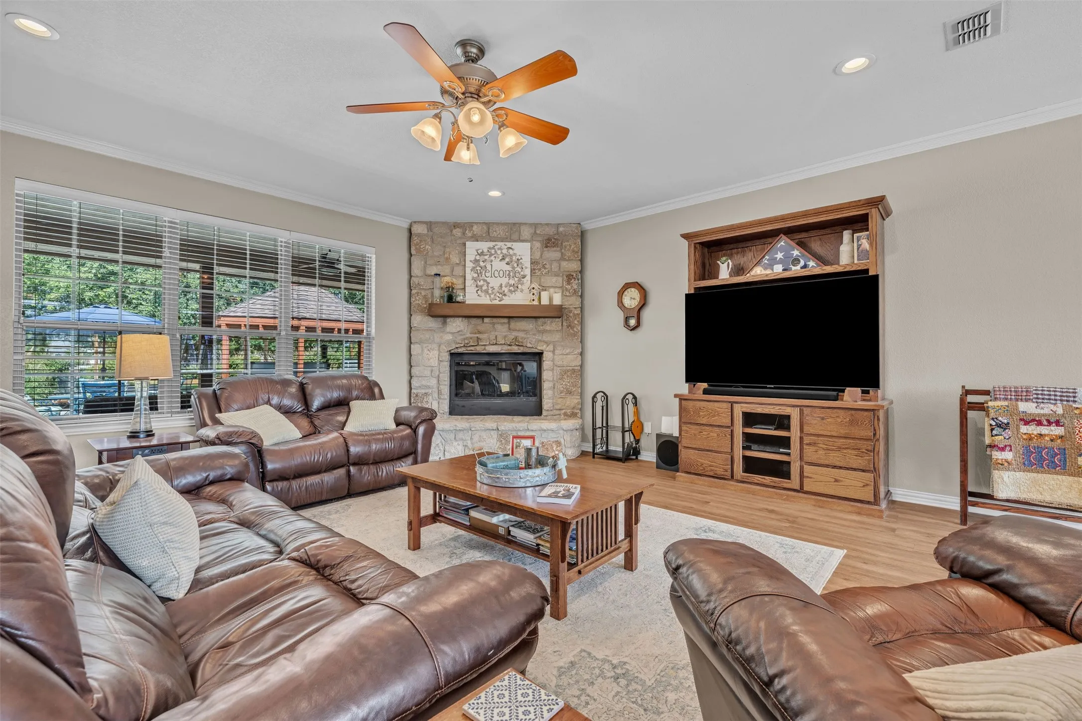 Single Family Residence For Sale in Hood County , 2116 Wood Duck Lane, Granbury, Texas 76049, 3 Bedroom, 3 Bathroom, 2 Garage spaces, 2,469 Sqft, built in 2006, mls#21385238, Real Estate Agent in Granbury, Homes For Sale in Hood county, Homes For Sale in Granbury, Realtor in Granbury Texas, Real Estate Brokerage Independent Realty Texas, Luminita Cordes Realtor