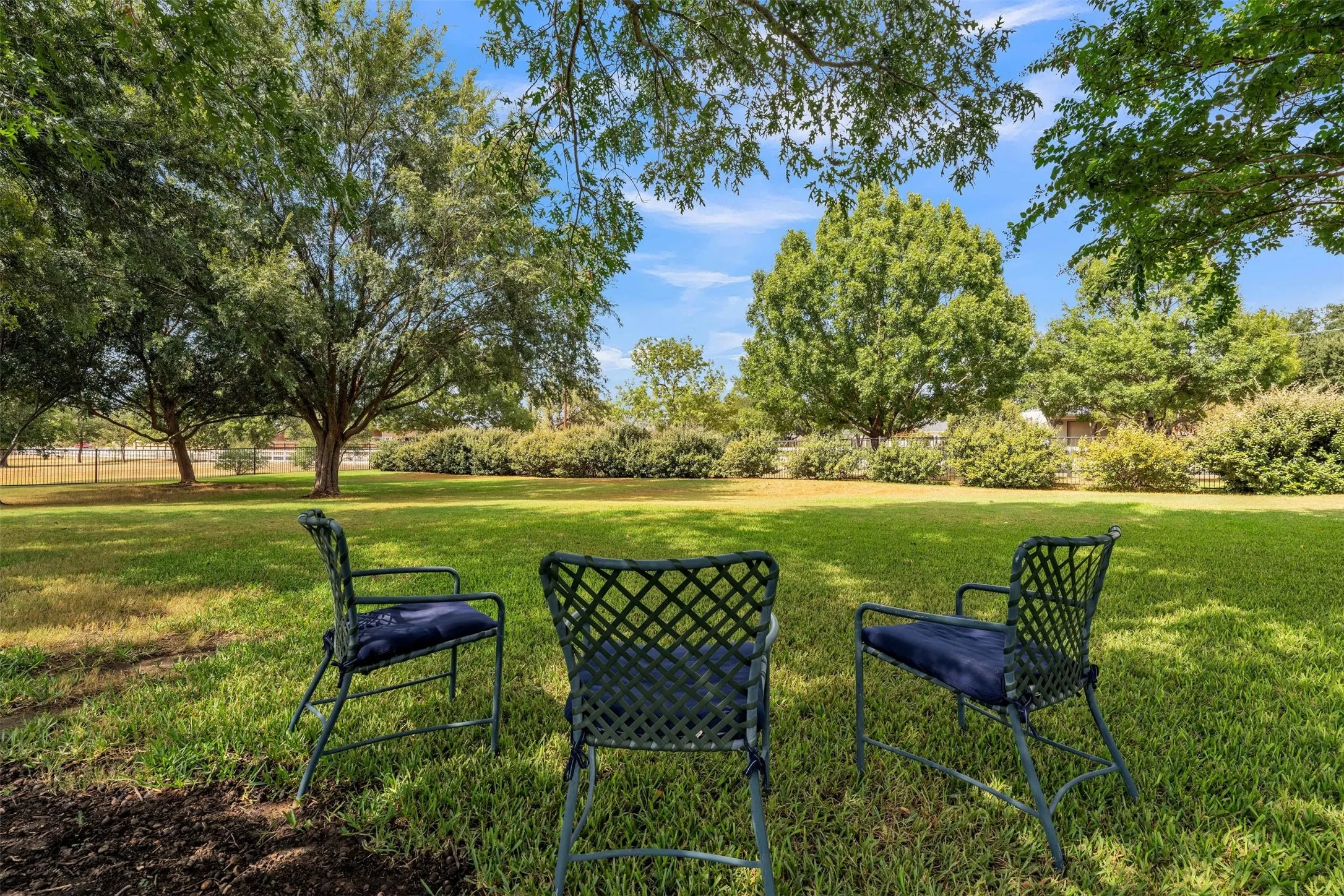 Single Family Residence For Sale in Hood County , 2116 Wood Duck Lane, Granbury, Texas 76049, 3 Bedroom, 3 Bathroom, 2 Garage spaces, 2,469 Sqft, built in 2006, mls#21385238, Real Estate Agent in Granbury, Homes For Sale in Hood county, Homes For Sale in Granbury, Realtor in Granbury Texas, Real Estate Brokerage Independent Realty Texas, Luminita Cordes Realtor