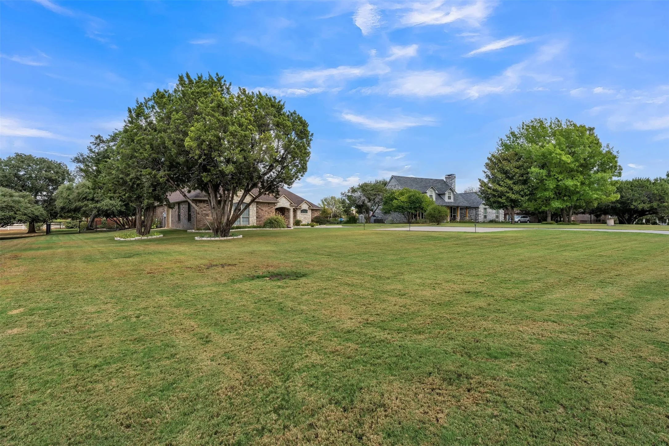 Single Family Residence For Sale in Hood County , 2116 Wood Duck Lane, Granbury, Texas 76049, 3 Bedroom, 3 Bathroom, 2 Garage spaces, 2,469 Sqft, built in 2006, mls#21385238, Real Estate Agent in Granbury, Homes For Sale in Hood county, Homes For Sale in Granbury, Realtor in Granbury Texas, Real Estate Brokerage Independent Realty Texas, Luminita Cordes Realtor