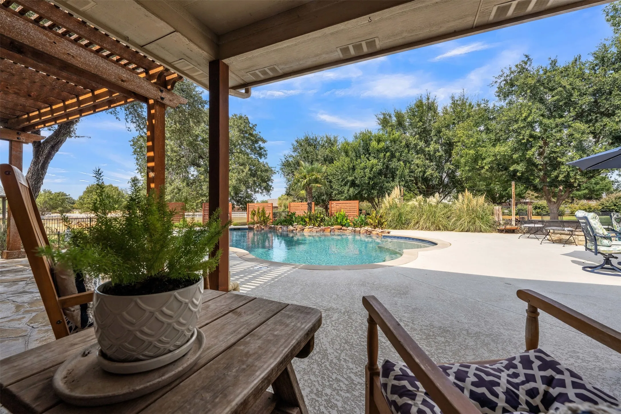 Single Family Residence For Sale in Hood County , 2116 Wood Duck Lane, Granbury, Texas 76049, 3 Bedroom, 3 Bathroom, 2 Garage spaces, 2,469 Sqft, built in 2006, mls#21385238, Real Estate Agent in Granbury, Homes For Sale in Hood county, Homes For Sale in Granbury, Realtor in Granbury Texas, Real Estate Brokerage Independent Realty Texas, Luminita Cordes Realtor