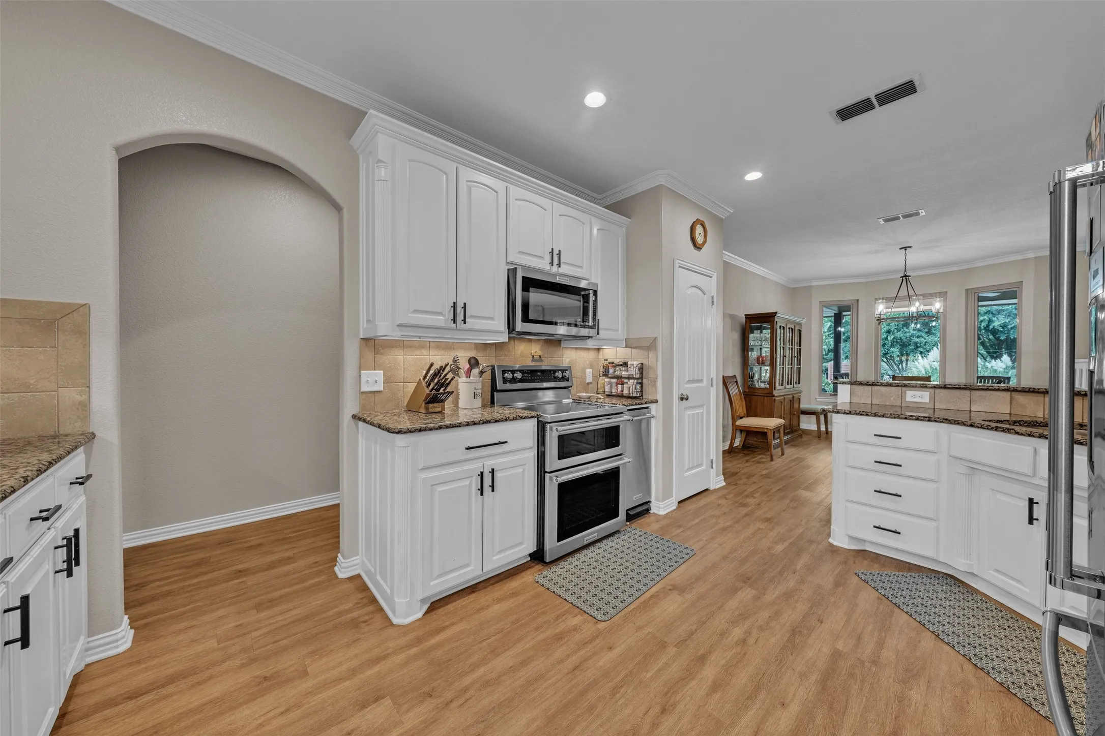 Single Family Residence For Sale in Hood County , 2116 Wood Duck Lane, Granbury, Texas 76049, 3 Bedroom, 3 Bathroom, 2 Garage spaces, 2,469 Sqft, built in 2006, mls#21385238, Real Estate Agent in Granbury, Homes For Sale in Hood county, Homes For Sale in Granbury, Realtor in Granbury Texas, Real Estate Brokerage Independent Realty Texas, Luminita Cordes Realtor