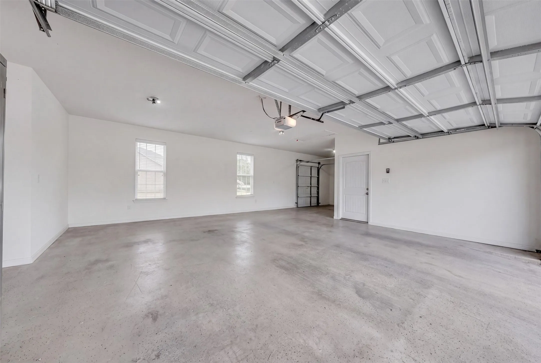 Single Family Residence For Sale in Hood County , 2116 Wood Duck Lane, Granbury, Texas 76049, 3 Bedroom, 3 Bathroom, 2 Garage spaces, 2,469 Sqft, built in 2006, mls#21385238, Real Estate Agent in Granbury, Homes For Sale in Hood county, Homes For Sale in Granbury, Realtor in Granbury Texas, Real Estate Brokerage Independent Realty Texas, Luminita Cordes Realtor