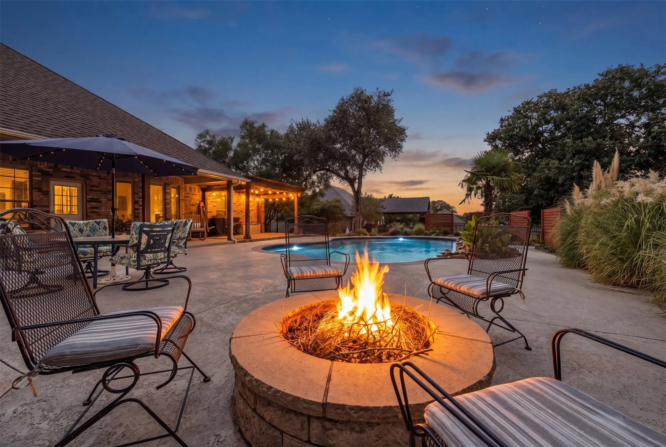 Single Family Residence For Sale in Hood County , 2116 Wood Duck Lane, Granbury, Texas 76049, 3 Bedroom, 3 Bathroom, 2 Garage spaces, 2,469 Sqft, built in 2006, mls#21385238, Real Estate Agent in Granbury, Homes For Sale in Hood county, Homes For Sale in Granbury, Realtor in Granbury Texas, Real Estate Brokerage Independent Realty Texas, Luminita Cordes Realtor