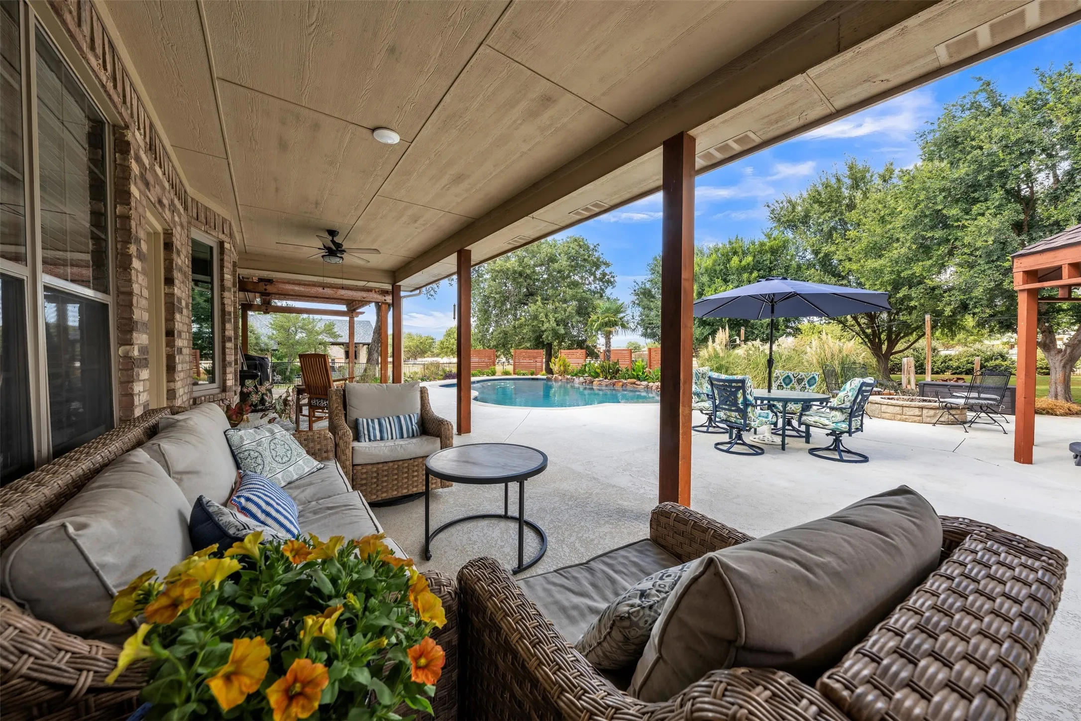 Single Family Residence For Sale in Hood County , 2116 Wood Duck Lane, Granbury, Texas 76049, 3 Bedroom, 3 Bathroom, 2 Garage spaces, 2,469 Sqft, built in 2006, mls#21385238, Real Estate Agent in Granbury, Homes For Sale in Hood county, Homes For Sale in Granbury, Realtor in Granbury Texas, Real Estate Brokerage Independent Realty Texas, Luminita Cordes Realtor