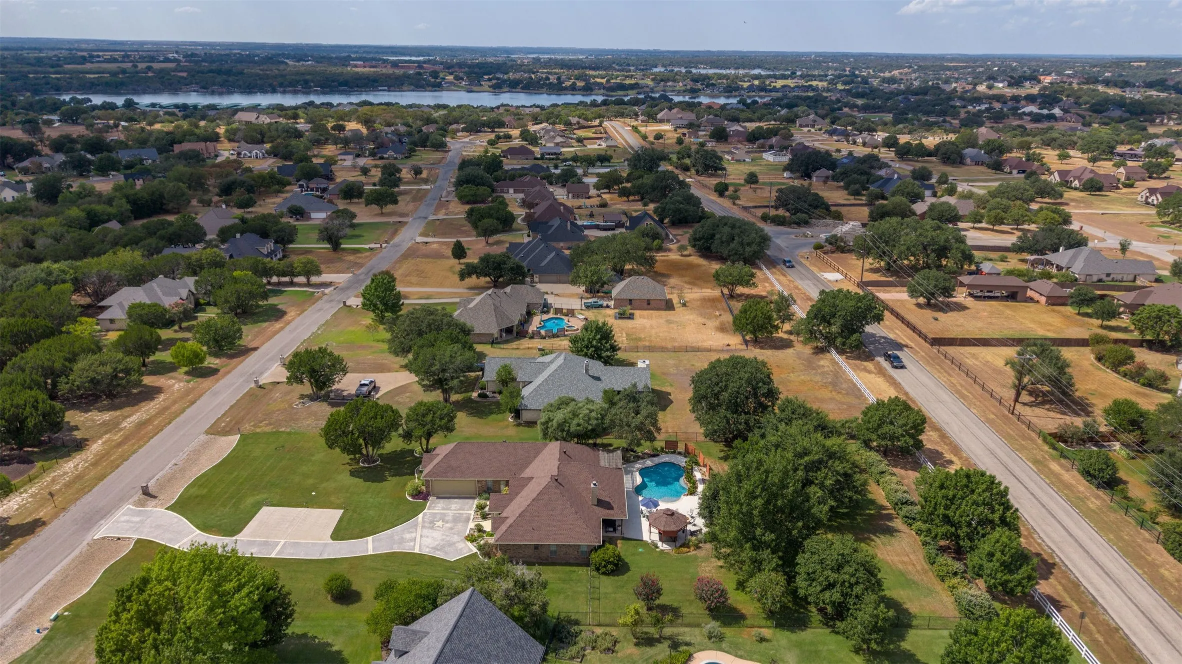 Single Family Residence For Sale in Hood County , 2116 Wood Duck Lane, Granbury, Texas 76049, 3 Bedroom, 3 Bathroom, 2 Garage spaces, 2,469 Sqft, built in 2006, mls#21385238, Real Estate Agent in Granbury, Homes For Sale in Hood county, Homes For Sale in Granbury, Realtor in Granbury Texas, Real Estate Brokerage Independent Realty Texas, Luminita Cordes Realtor