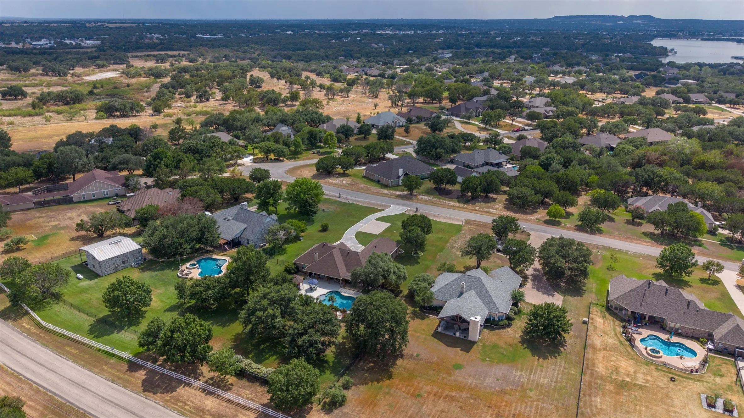 Single Family Residence For Sale in Hood County , 2116 Wood Duck Lane, Granbury, Texas 76049, 3 Bedroom, 3 Bathroom, 2 Garage spaces, 2,469 Sqft, built in 2006, mls#21385238, Real Estate Agent in Granbury, Homes For Sale in Hood county, Homes For Sale in Granbury, Realtor in Granbury Texas, Real Estate Brokerage Independent Realty Texas, Luminita Cordes Realtor