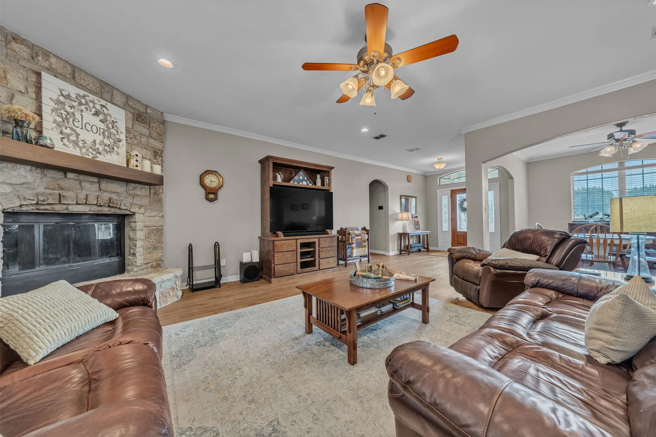 Single Family Residence For Sale in Hood County , 2116 Wood Duck Lane, Granbury, Texas 76049, 3 Bedroom, 3 Bathroom, 2 Garage spaces, 2,469 Sqft, built in 2006, mls#21385238, Real Estate Agent in Granbury, Homes For Sale in Hood county, Homes For Sale in Granbury, Realtor in Granbury Texas, Real Estate Brokerage Independent Realty Texas, Luminita Cordes Realtor