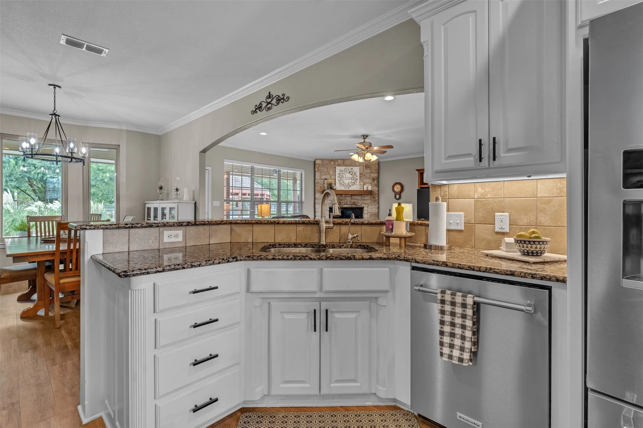 Single Family Residence For Sale in Hood County , 2116 Wood Duck Lane, Granbury, Texas 76049, 3 Bedroom, 3 Bathroom, 2 Garage spaces, 2,469 Sqft, built in 2006, mls#21385238, Real Estate Agent in Granbury, Homes For Sale in Hood county, Homes For Sale in Granbury, Realtor in Granbury Texas, Real Estate Brokerage Independent Realty Texas, Luminita Cordes Realtor