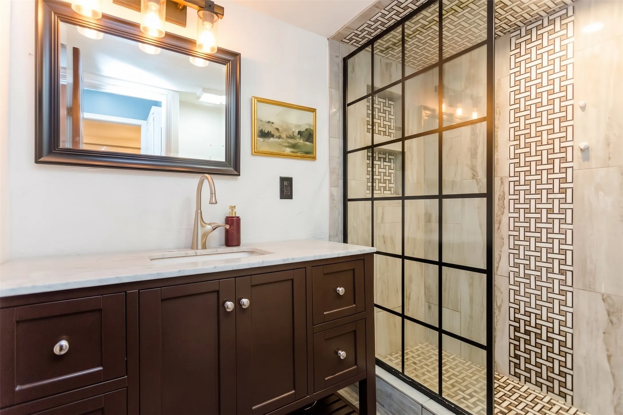 Condominium For Rent in Dallas County , 10203 Regal Oaks Drive 101, Dallas, Texas 75230, 1 Bedroom, 1 Bathroom, Garage spaces, 741 Sqft, built in 1963, mls#21384354, Real Estate Agent in Dallas, Homes For Rent in Dallas county, Homes For Rent in Dallas, Realtor in Dallas Texas, Real Estate Brokerage Independent Realty Texas, Luminita Cordes Realtor