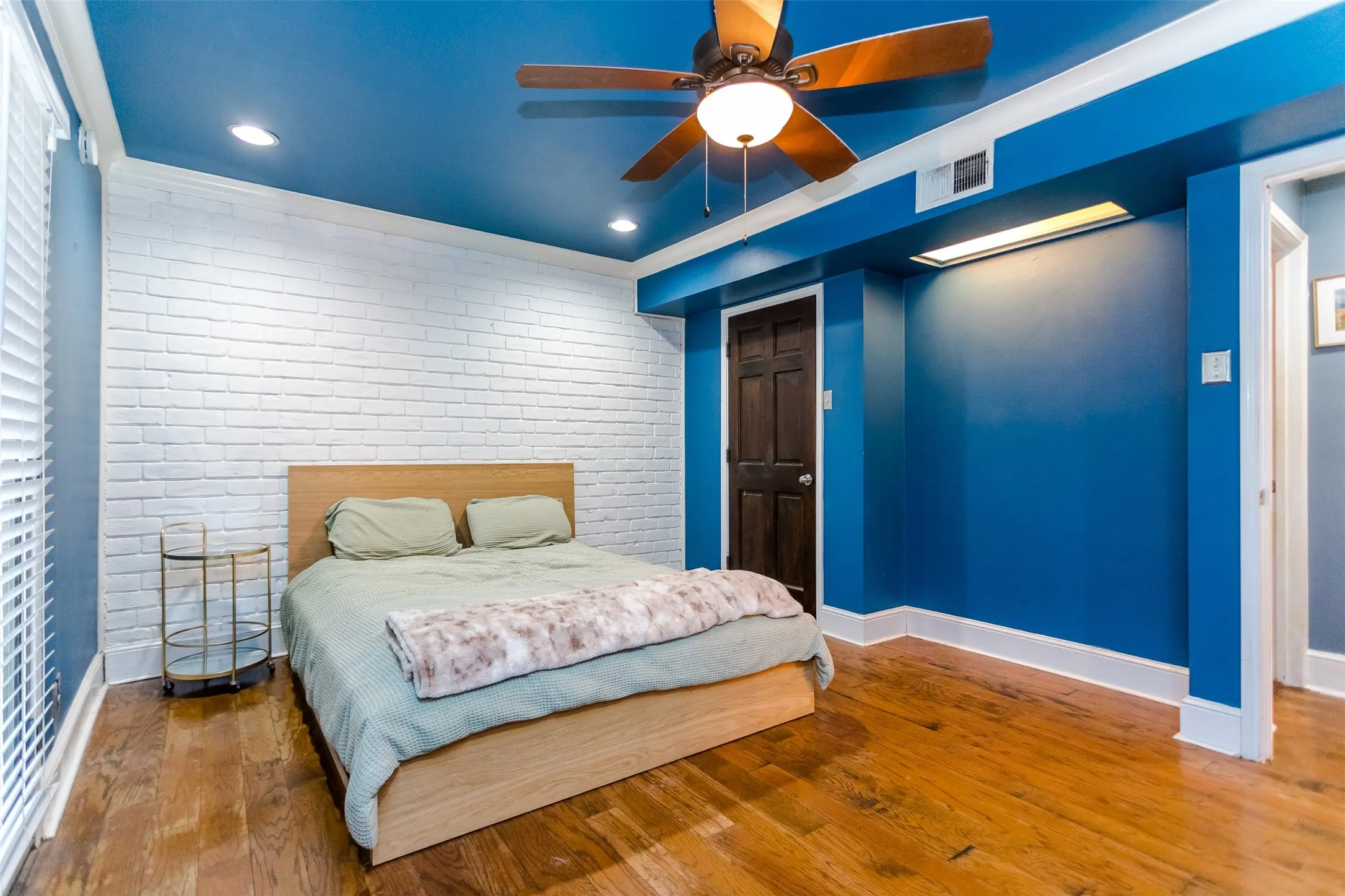 Condominium For Rent in Dallas County , 10203 Regal Oaks Drive 101, Dallas, Texas 75230, 1 Bedroom, 1 Bathroom, Garage spaces, 741 Sqft, built in 1963, mls#21384354, Real Estate Agent in Dallas, Homes For Rent in Dallas county, Homes For Rent in Dallas, Realtor in Dallas Texas, Real Estate Brokerage Independent Realty Texas, Luminita Cordes Realtor