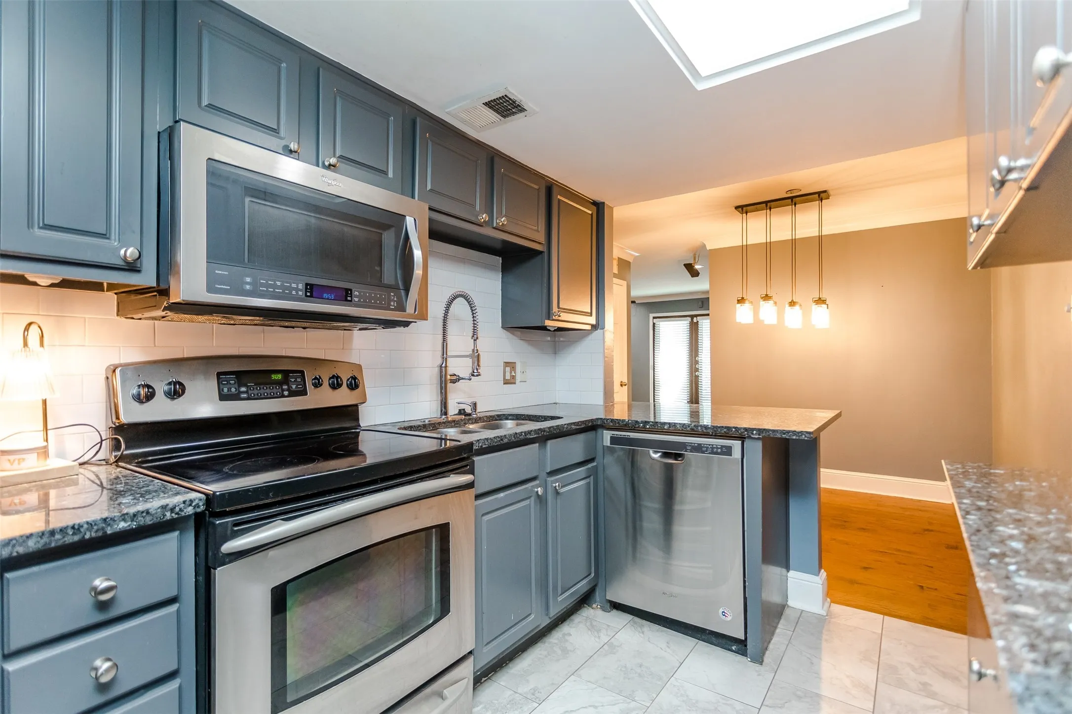 Condominium For Rent in Dallas County , 10203 Regal Oaks Drive 101, Dallas, Texas 75230, 1 Bedroom, 1 Bathroom, Garage spaces, 741 Sqft, built in 1963, mls#21384354, Real Estate Agent in Dallas, Homes For Rent in Dallas county, Homes For Rent in Dallas, Realtor in Dallas Texas, Real Estate Brokerage Independent Realty Texas, Luminita Cordes Realtor