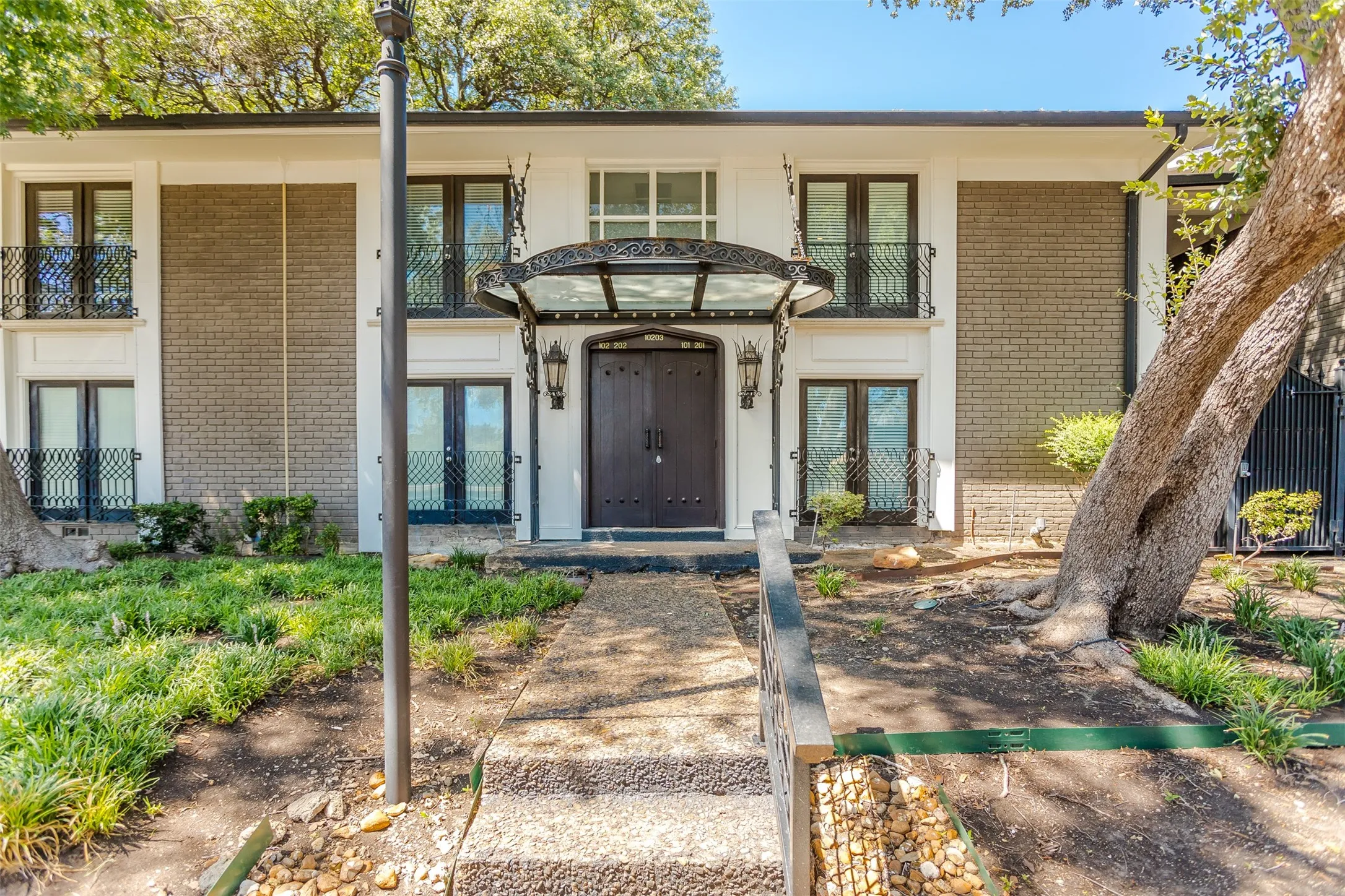 Condominium For Rent in Dallas County , 10203 Regal Oaks Drive 101, Dallas, Texas 75230, 1 Bedroom, 1 Bathroom, Garage spaces, 741 Sqft, built in 1963, mls#21384354, Real Estate Agent in Dallas, Homes For Rent in Dallas county, Homes For Rent in Dallas, Realtor in Dallas Texas, Real Estate Brokerage Independent Realty Texas, Luminita Cordes Realtor