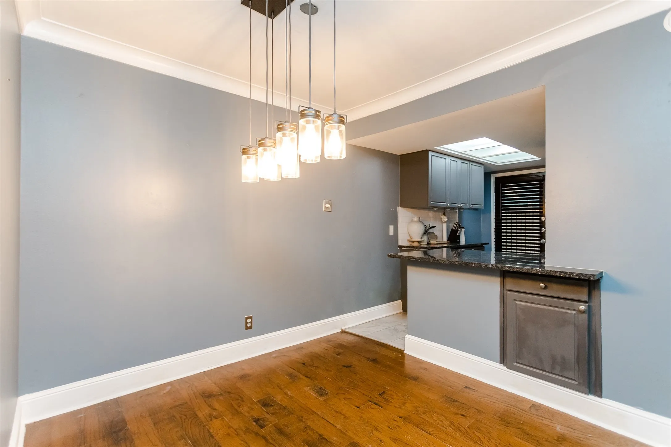 Condominium For Rent in Dallas County , 10203 Regal Oaks Drive 101, Dallas, Texas 75230, 1 Bedroom, 1 Bathroom, Garage spaces, 741 Sqft, built in 1963, mls#21384354, Real Estate Agent in Dallas, Homes For Rent in Dallas county, Homes For Rent in Dallas, Realtor in Dallas Texas, Real Estate Brokerage Independent Realty Texas, Luminita Cordes Realtor