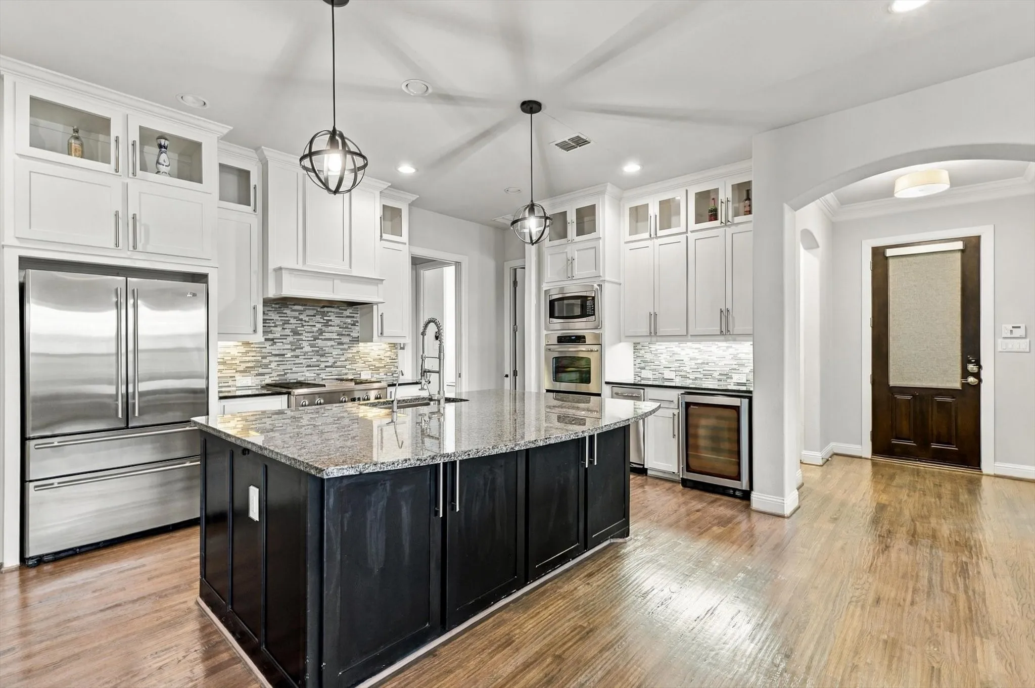Single Family Residence For Sale in Denton County , 405 Sir Torin Lane, Lewisville, Texas 75056, 3 Bedroom, 3 Bathroom, 2 Garage spaces, 2,162 Sqft, built in 2013, mls#21385745, Real Estate Agent in Lewisville, Homes For Sale in Denton county, Homes For Sale in Lewisville, Realtor in Lewisville Texas, Real Estate Brokerage Independent Realty Texas, Luminita Cordes Realtor