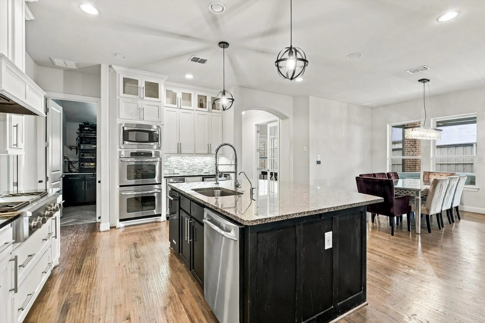 Single Family Residence For Sale in Denton County , 405 Sir Torin Lane, Lewisville, Texas 75056, 3 Bedroom, 3 Bathroom, 2 Garage spaces, 2,162 Sqft, built in 2013, mls#21385745, Real Estate Agent in Lewisville, Homes For Sale in Denton county, Homes For Sale in Lewisville, Realtor in Lewisville Texas, Real Estate Brokerage Independent Realty Texas, Luminita Cordes Realtor