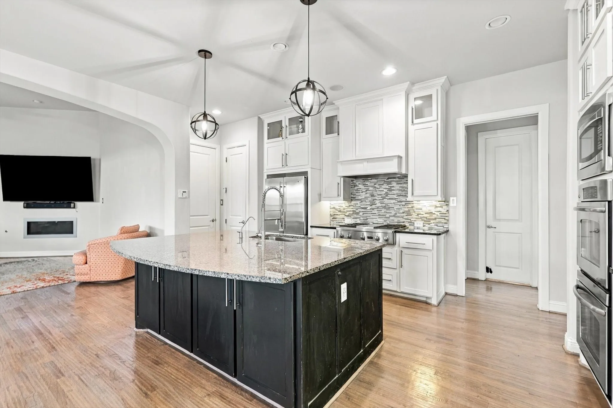 Single Family Residence For Sale in Denton County , 405 Sir Torin Lane, Lewisville, Texas 75056, 3 Bedroom, 3 Bathroom, 2 Garage spaces, 2,162 Sqft, built in 2013, mls#21385745, Real Estate Agent in Lewisville, Homes For Sale in Denton county, Homes For Sale in Lewisville, Realtor in Lewisville Texas, Real Estate Brokerage Independent Realty Texas, Luminita Cordes Realtor