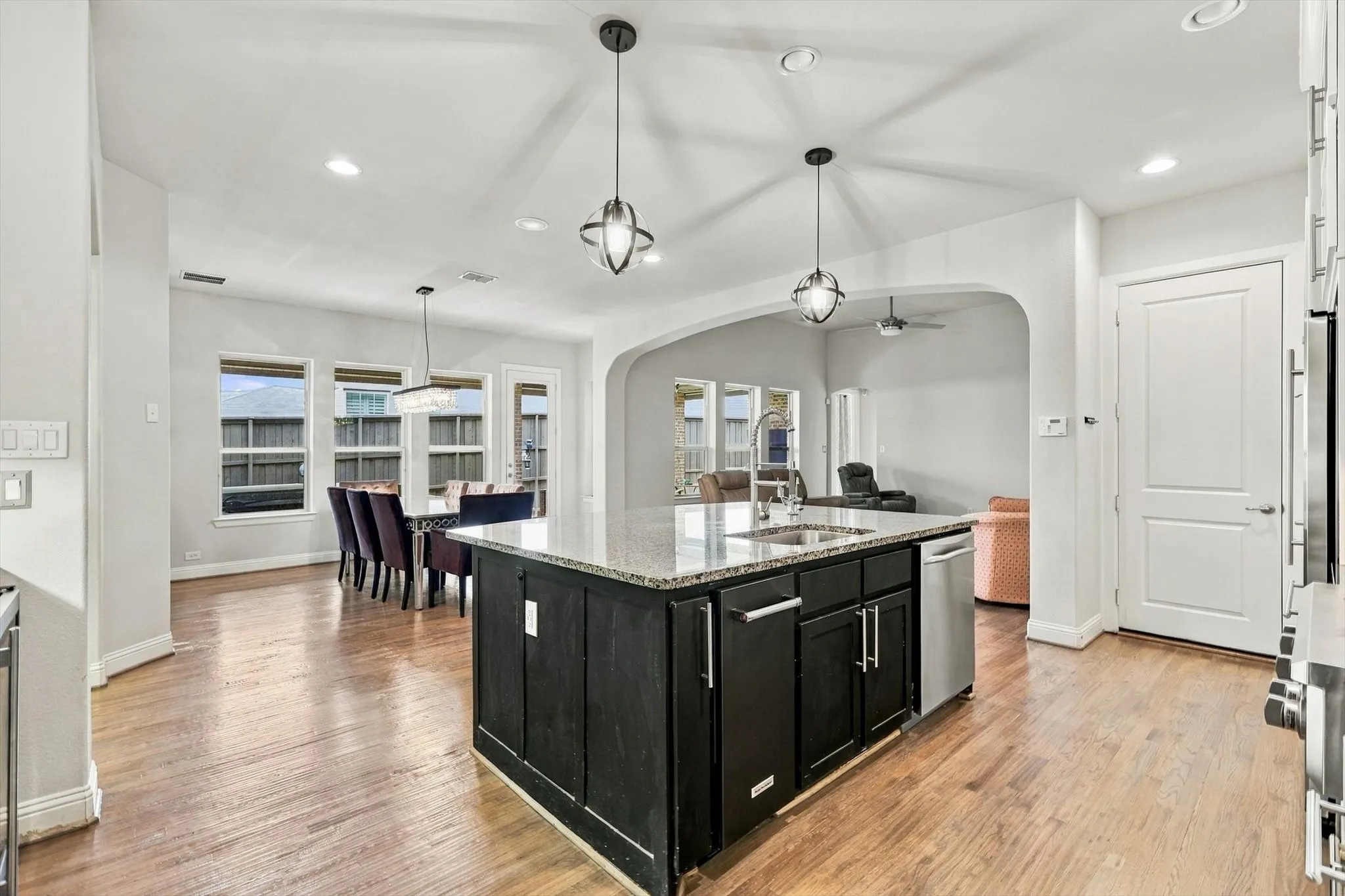 Single Family Residence For Sale in Denton County , 405 Sir Torin Lane, Lewisville, Texas 75056, 3 Bedroom, 3 Bathroom, 2 Garage spaces, 2,162 Sqft, built in 2013, mls#21385745, Real Estate Agent in Lewisville, Homes For Sale in Denton county, Homes For Sale in Lewisville, Realtor in Lewisville Texas, Real Estate Brokerage Independent Realty Texas, Luminita Cordes Realtor