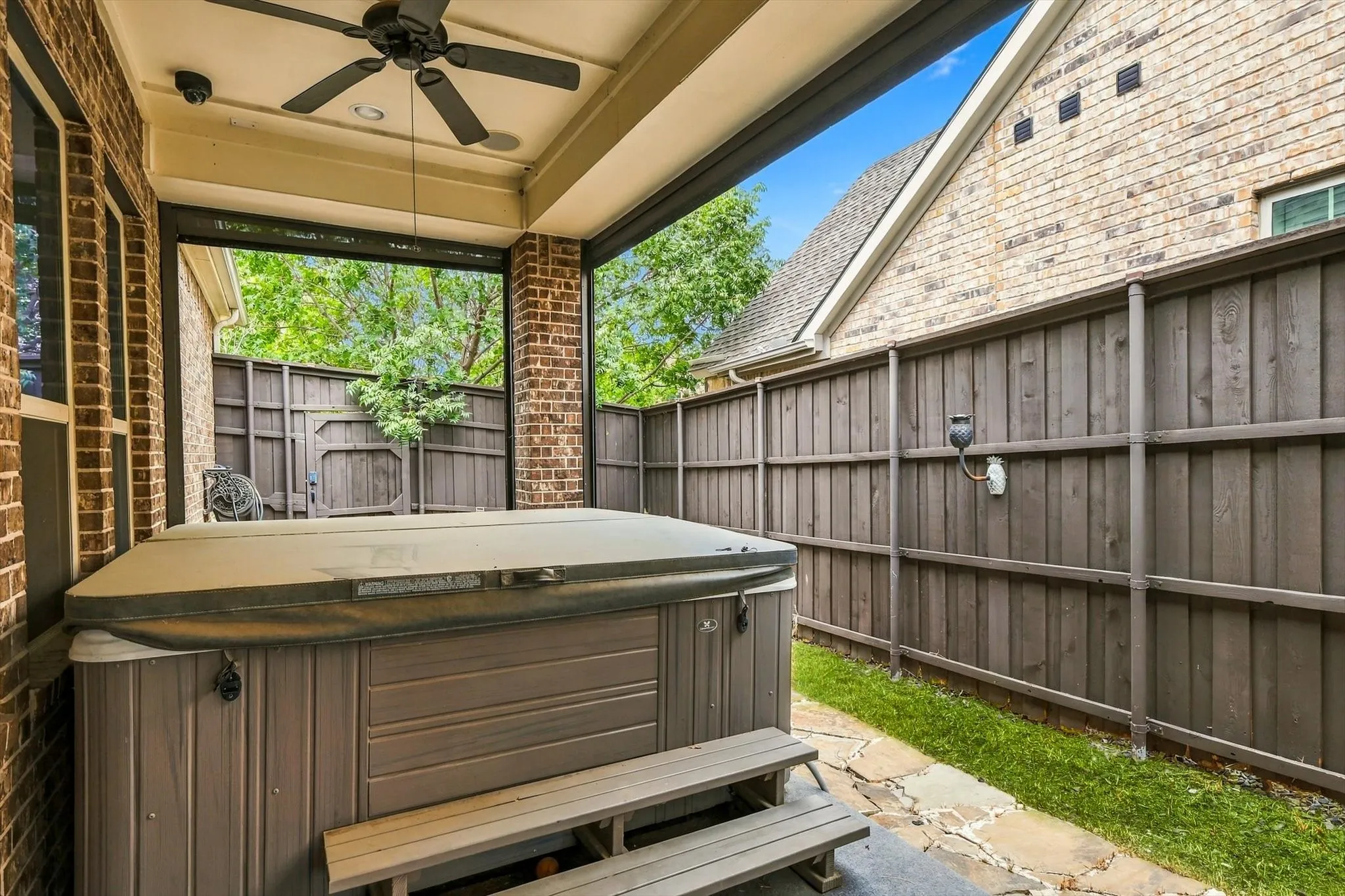 Single Family Residence For Sale in Denton County , 405 Sir Torin Lane, Lewisville, Texas 75056, 3 Bedroom, 3 Bathroom, 2 Garage spaces, 2,162 Sqft, built in 2013, mls#21385745, Real Estate Agent in Lewisville, Homes For Sale in Denton county, Homes For Sale in Lewisville, Realtor in Lewisville Texas, Real Estate Brokerage Independent Realty Texas, Luminita Cordes Realtor