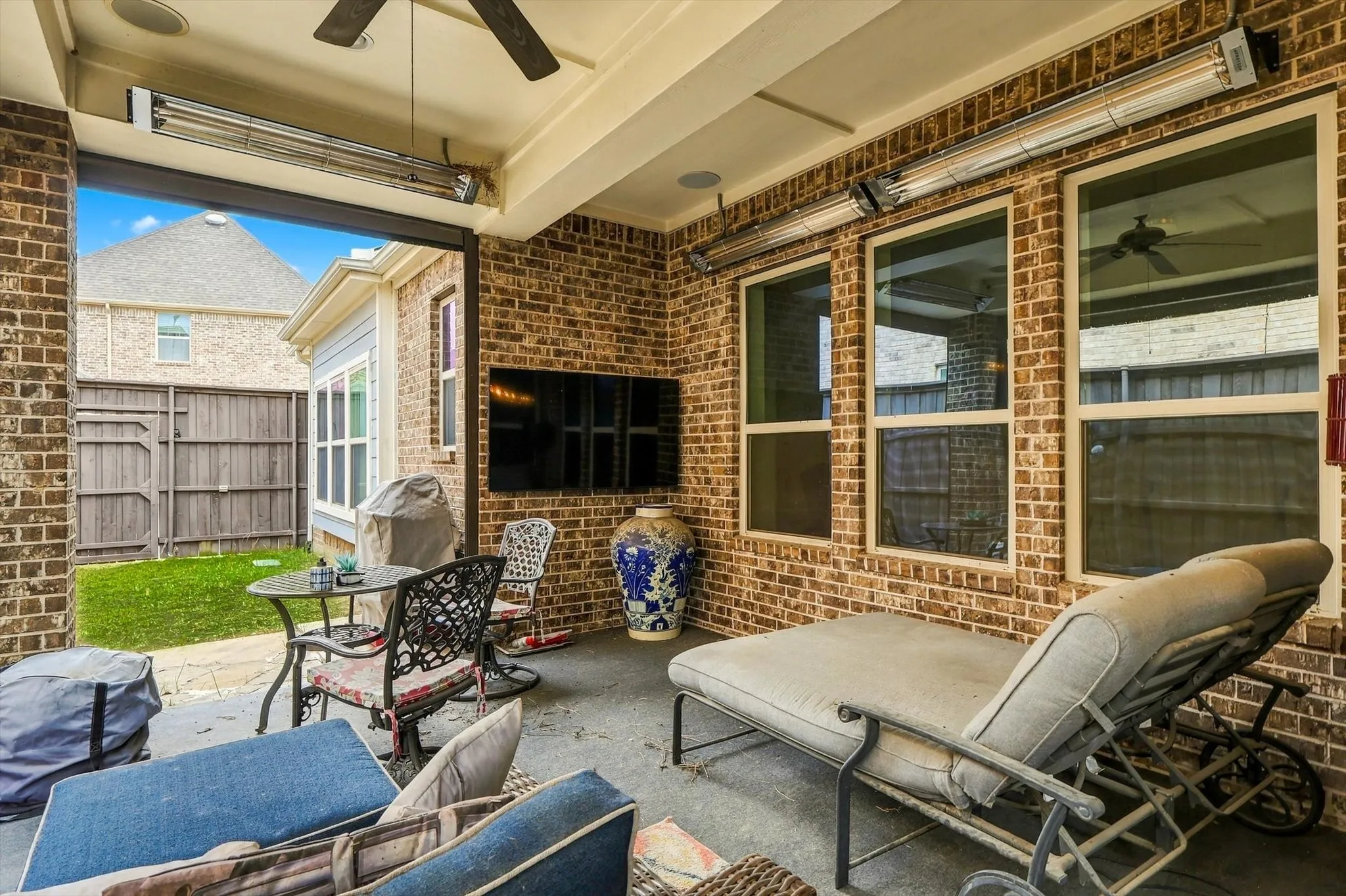 Single Family Residence For Sale in Denton County , 405 Sir Torin Lane, Lewisville, Texas 75056, 3 Bedroom, 3 Bathroom, 2 Garage spaces, 2,162 Sqft, built in 2013, mls#21385745, Real Estate Agent in Lewisville, Homes For Sale in Denton county, Homes For Sale in Lewisville, Realtor in Lewisville Texas, Real Estate Brokerage Independent Realty Texas, Luminita Cordes Realtor
