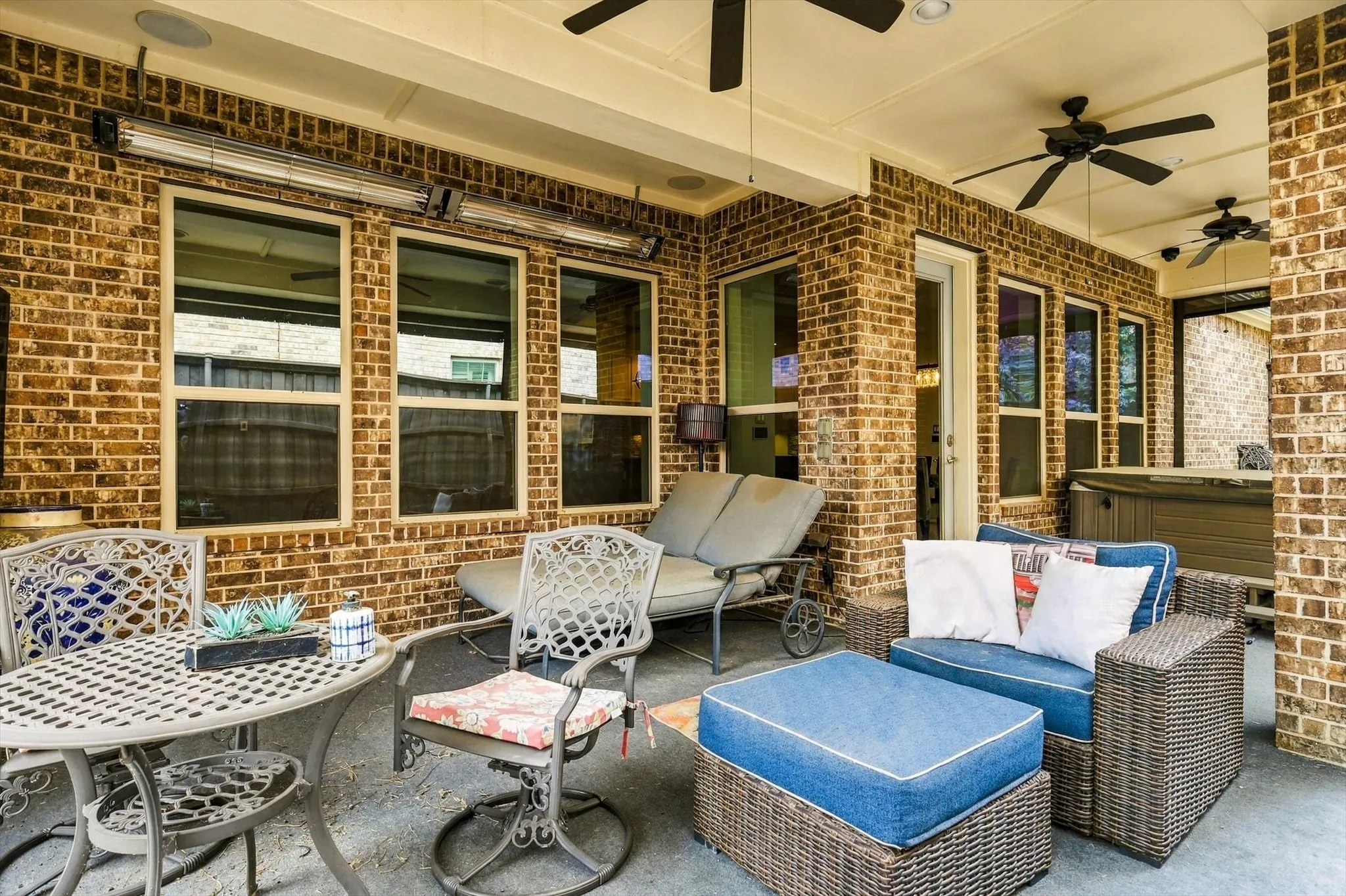 Single Family Residence For Sale in Denton County , 405 Sir Torin Lane, Lewisville, Texas 75056, 3 Bedroom, 3 Bathroom, 2 Garage spaces, 2,162 Sqft, built in 2013, mls#21385745, Real Estate Agent in Lewisville, Homes For Sale in Denton county, Homes For Sale in Lewisville, Realtor in Lewisville Texas, Real Estate Brokerage Independent Realty Texas, Luminita Cordes Realtor