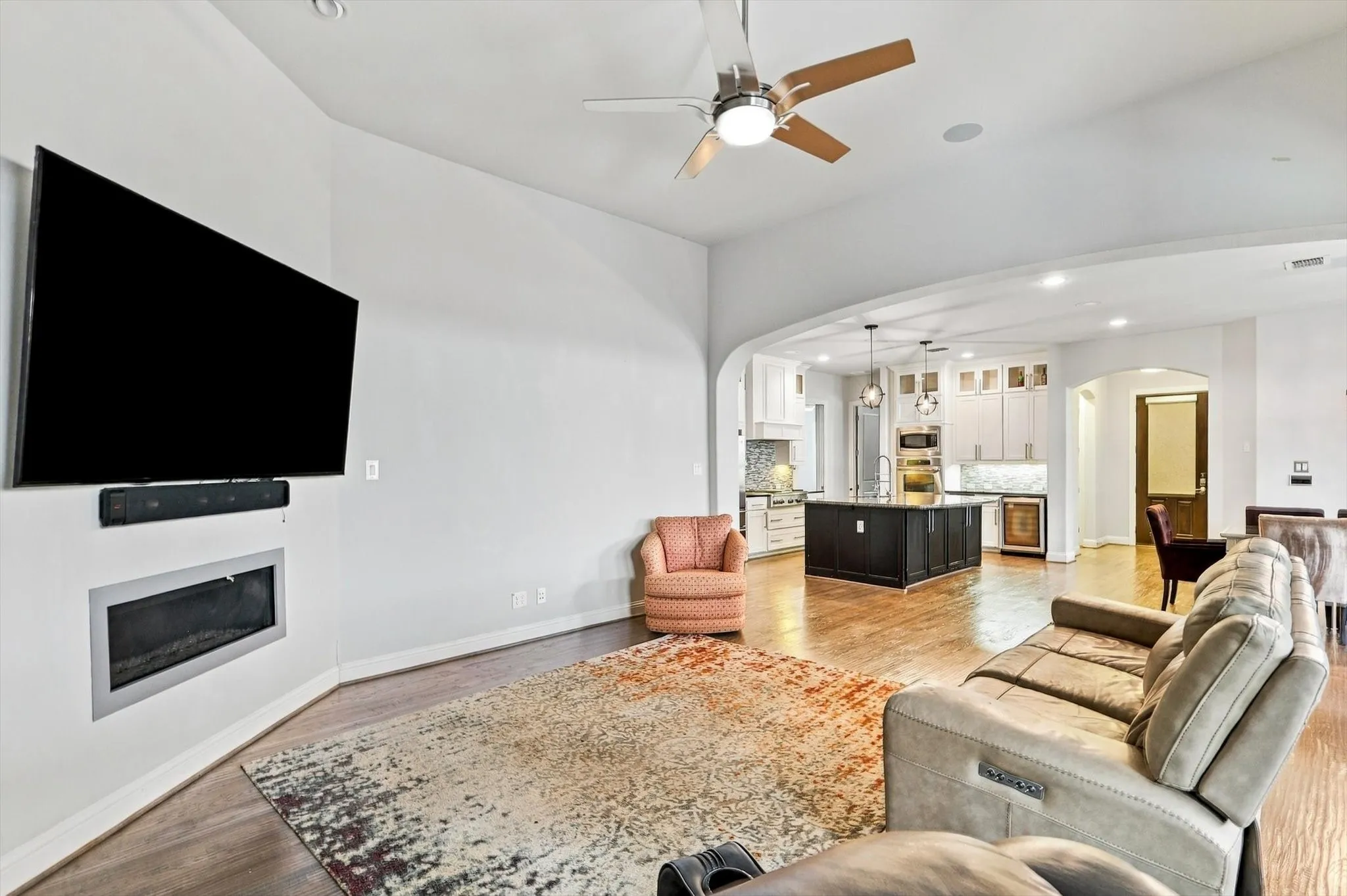 Single Family Residence For Sale in Denton County , 405 Sir Torin Lane, Lewisville, Texas 75056, 3 Bedroom, 3 Bathroom, 2 Garage spaces, 2,162 Sqft, built in 2013, mls#21385745, Real Estate Agent in Lewisville, Homes For Sale in Denton county, Homes For Sale in Lewisville, Realtor in Lewisville Texas, Real Estate Brokerage Independent Realty Texas, Luminita Cordes Realtor