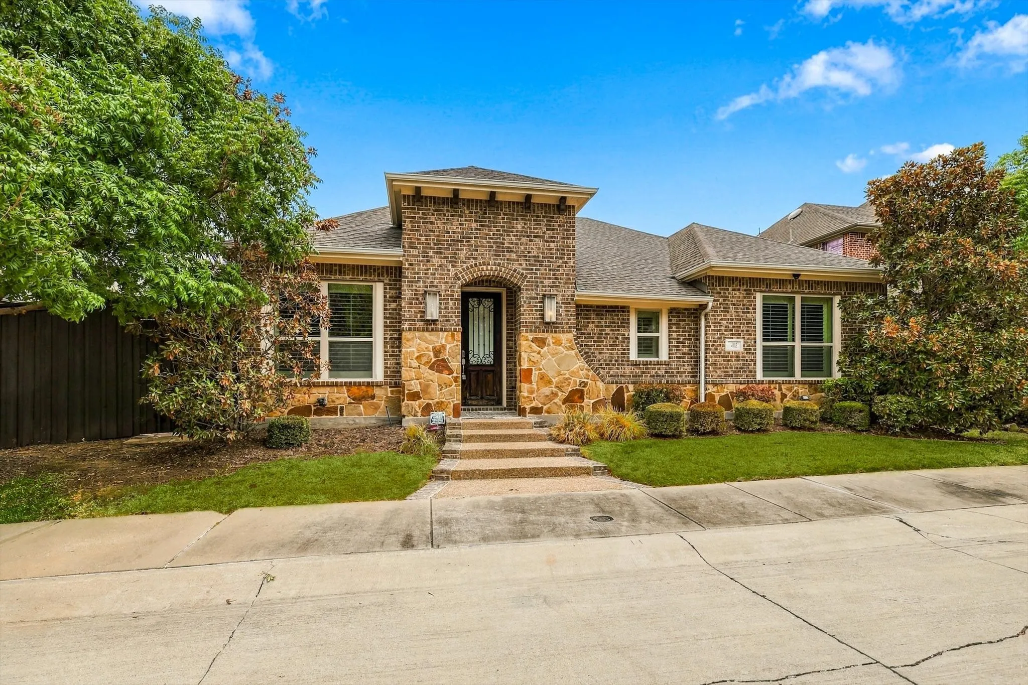 Single Family Residence For Sale in Denton County , 405 Sir Torin Lane, Lewisville, Texas 75056, 3 Bedroom, 3 Bathroom, 2 Garage spaces, 2,162 Sqft, built in 2013, mls#21385745, Real Estate Agent in Lewisville, Homes For Sale in Denton county, Homes For Sale in Lewisville, Realtor in Lewisville Texas, Real Estate Brokerage Independent Realty Texas, Luminita Cordes Realtor