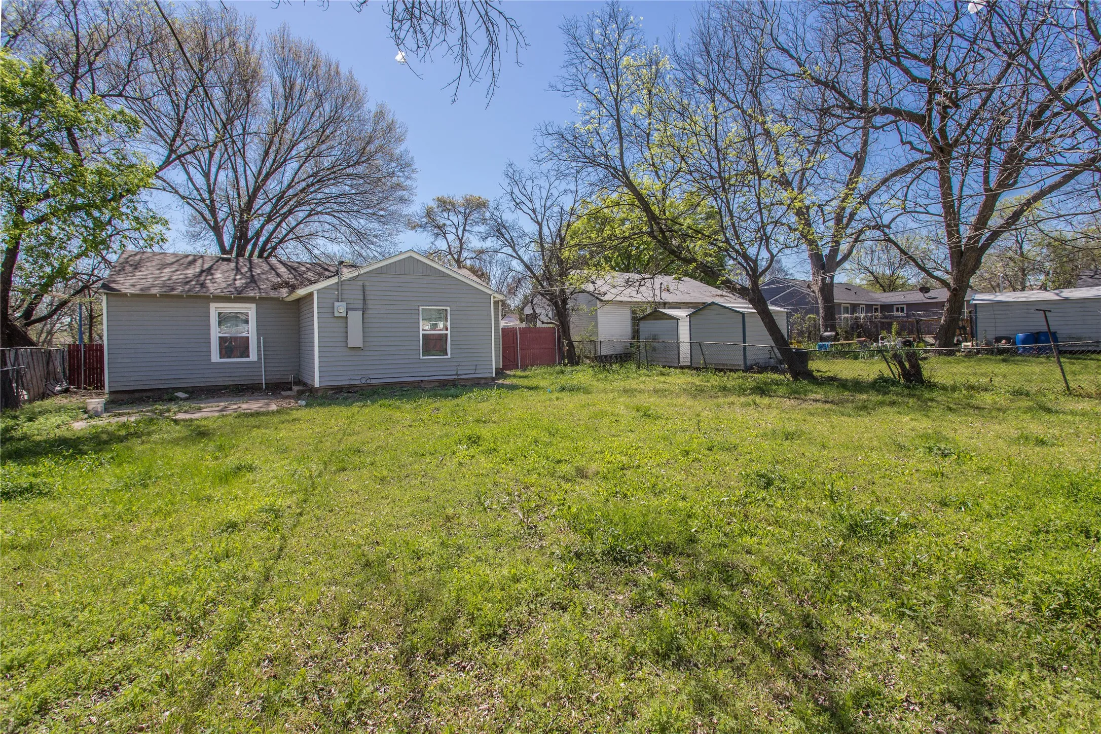 Single Family Residence For Sale in Dallas County , 2669 Marfa Avenue, Dallas, Texas 75216, 5 Bedroom, 2 Bathroom, Garage spaces, 1,248 Sqft, built in 1951, mls#21382541, Real Estate Agent in Dallas, Homes For Sale in Dallas county, Homes For Sale in Dallas, Realtor in Dallas Texas, Real Estate Brokerage Independent Realty Texas, Luminita Cordes Realtor