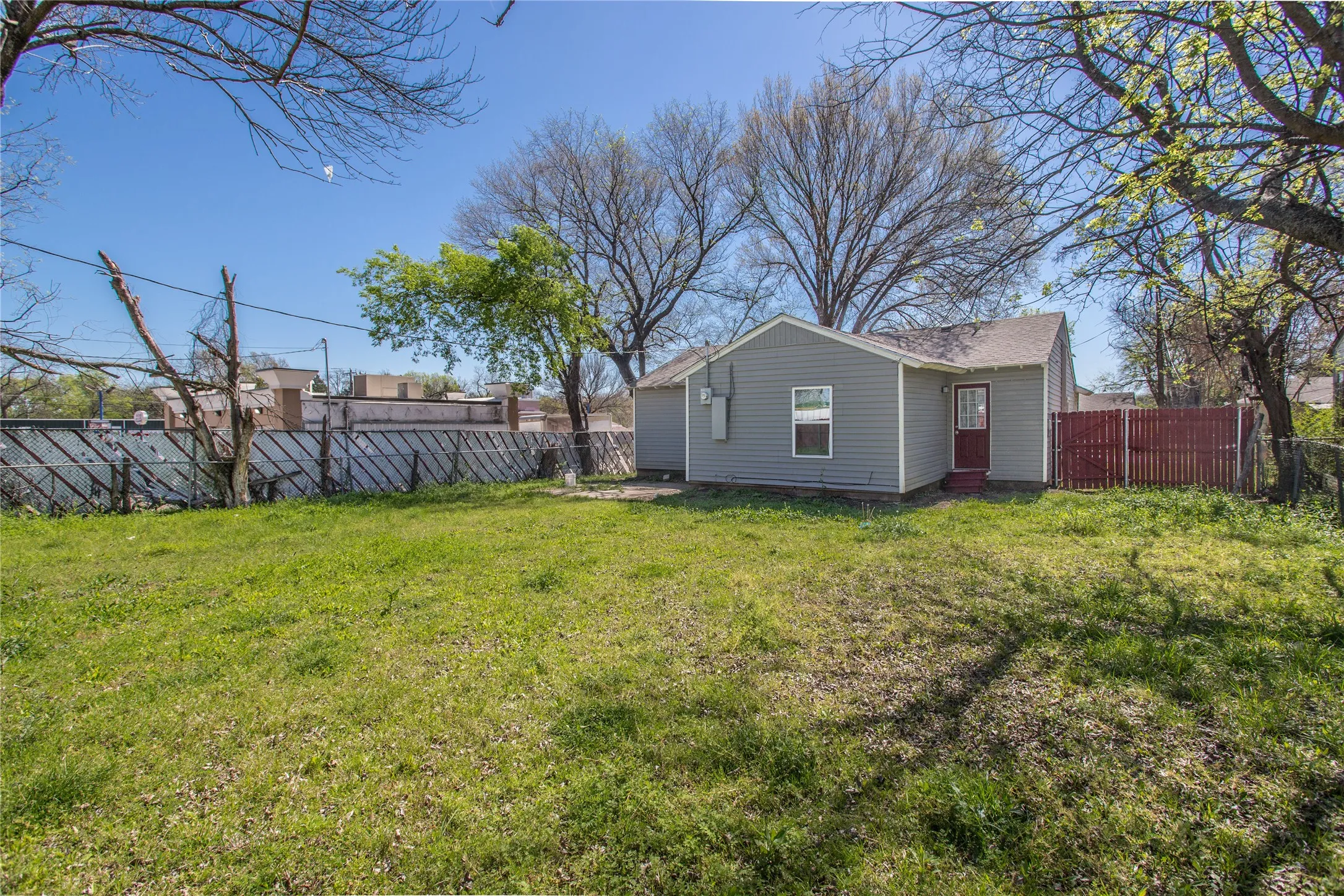 Single Family Residence For Sale in Dallas County , 2669 Marfa Avenue, Dallas, Texas 75216, 5 Bedroom, 2 Bathroom, Garage spaces, 1,248 Sqft, built in 1951, mls#21382541, Real Estate Agent in Dallas, Homes For Sale in Dallas county, Homes For Sale in Dallas, Realtor in Dallas Texas, Real Estate Brokerage Independent Realty Texas, Luminita Cordes Realtor