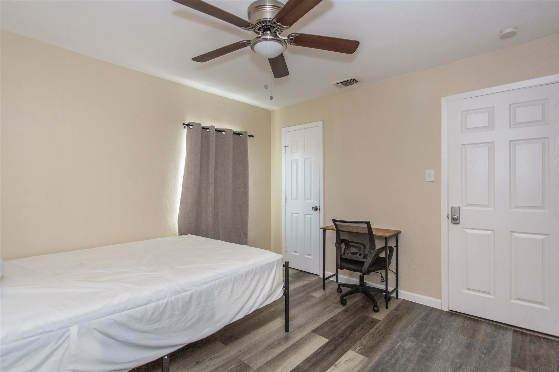 Single Family Residence For Sale in Dallas County , 2669 Marfa Avenue, Dallas, Texas 75216, 5 Bedroom, 2 Bathroom, Garage spaces, 1,248 Sqft, built in 1951, mls#21382541, Real Estate Agent in Dallas, Homes For Sale in Dallas county, Homes For Sale in Dallas, Realtor in Dallas Texas, Real Estate Brokerage Independent Realty Texas, Luminita Cordes Realtor