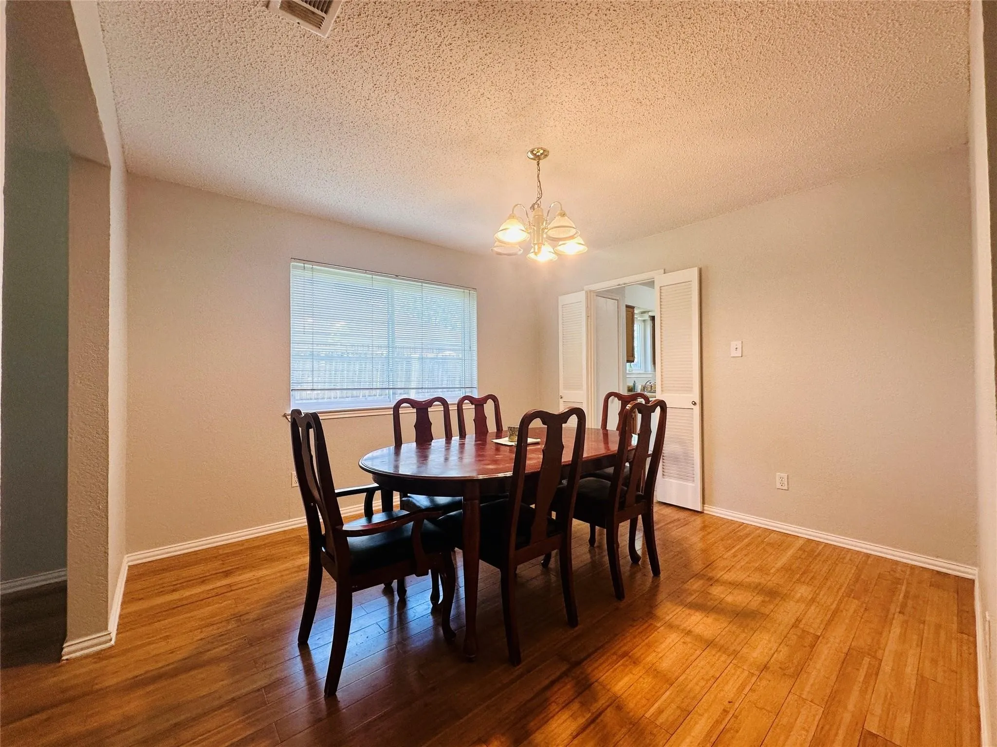 Single Family Residence For Sale in Dallas County , 3117 Kingswood Drive, Garland, Texas 75040, 3 Bedroom, 2 Bathroom, 2 Garage spaces, 1,936 Sqft, built in 1984, mls#21385752, Real Estate Agent in Garland, Homes For Sale in Dallas county, Homes For Sale in Garland, Realtor in Garland Texas, Real Estate Brokerage Independent Realty Texas, Luminita Cordes Realtor