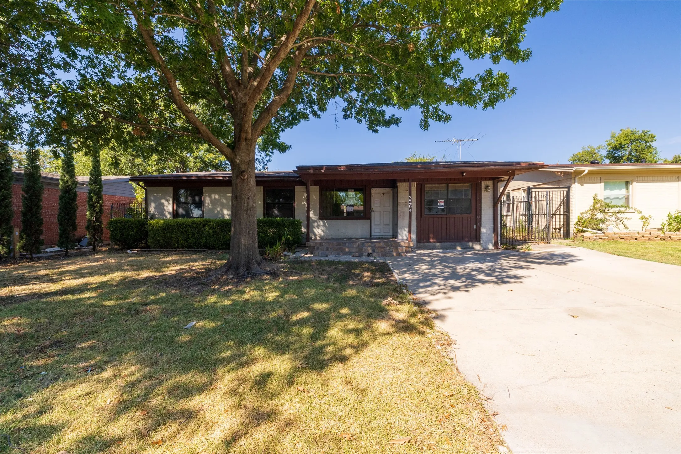 Single Family Residence For Sale in Dallas County , 3264 Hillglenn Road, Dallas, Texas 75228, 3 Bedroom, 1 Bathroom, Garage spaces, 1,060 Sqft, built in 1958, mls#21384519, Real Estate Agent in Dallas, Homes For Sale in Dallas county, Homes For Sale in Dallas, Realtor in Dallas Texas, Real Estate Brokerage Independent Realty Texas, Luminita Cordes Realtor