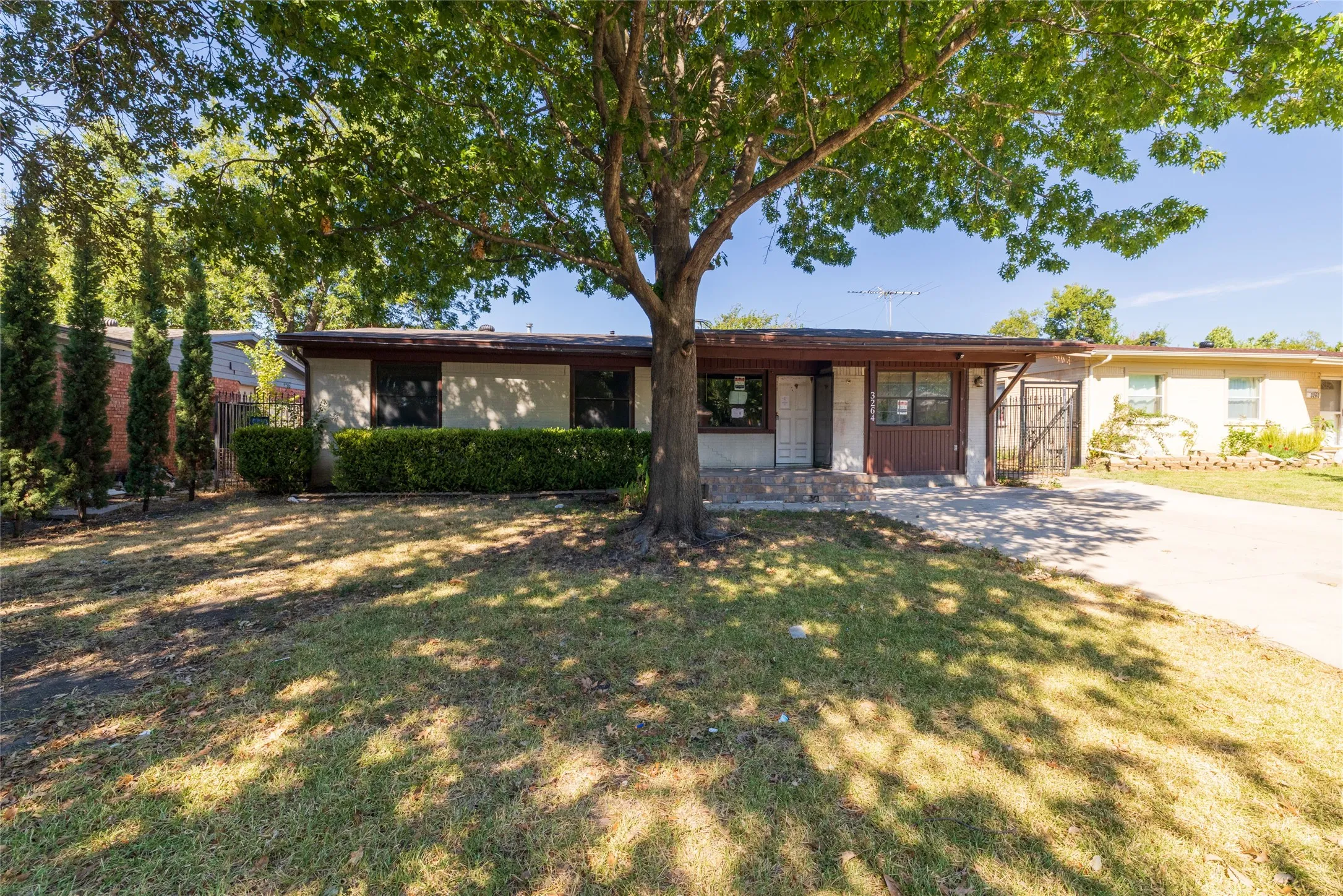 Single Family Residence For Sale in Dallas County , 3264 Hillglenn Road, Dallas, Texas 75228, 3 Bedroom, 1 Bathroom, Garage spaces, 1,060 Sqft, built in 1958, mls#21384519, Real Estate Agent in Dallas, Homes For Sale in Dallas county, Homes For Sale in Dallas, Realtor in Dallas Texas, Real Estate Brokerage Independent Realty Texas, Luminita Cordes Realtor