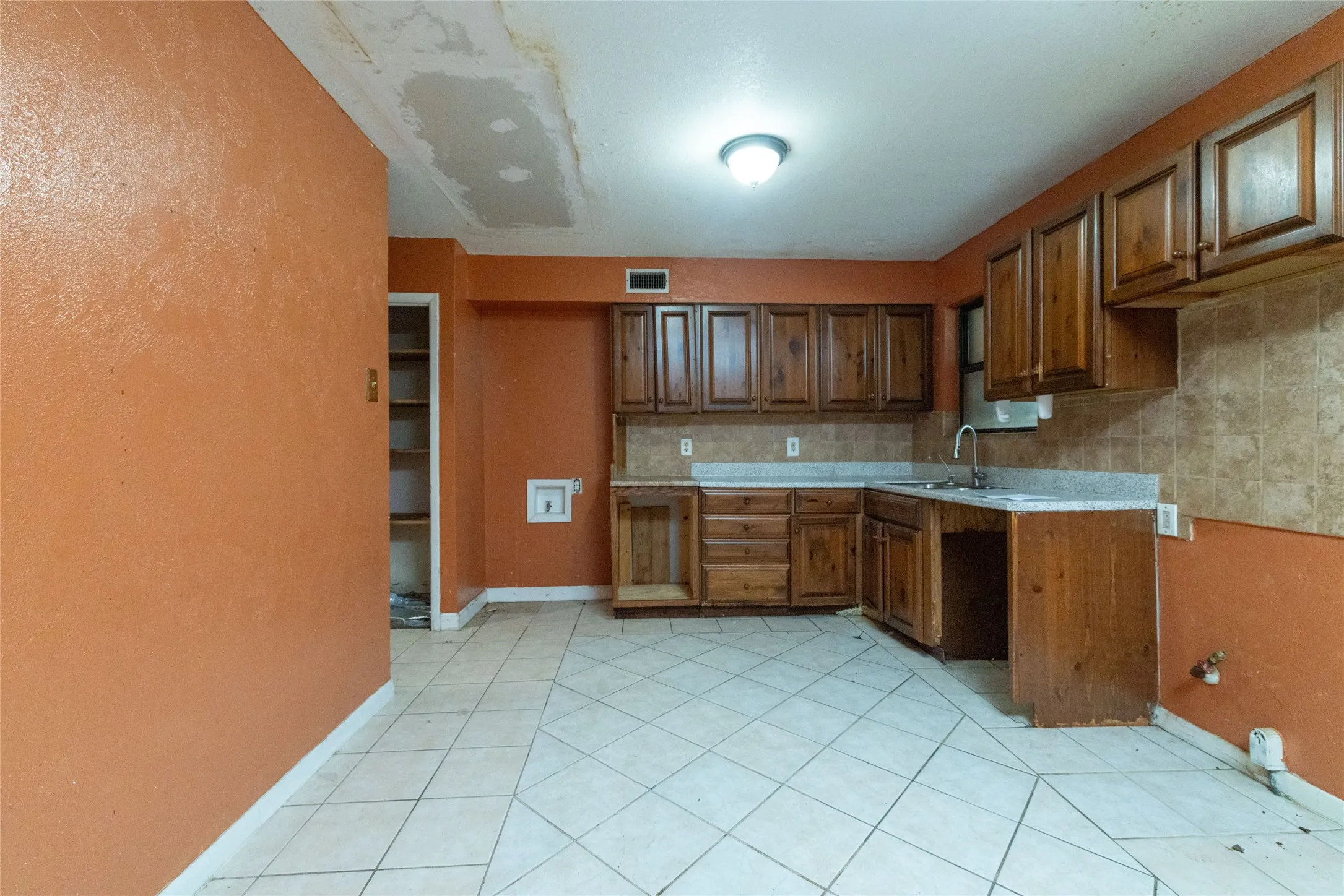 Single Family Residence For Sale in Dallas County , 3264 Hillglenn Road, Dallas, Texas 75228, 3 Bedroom, 1 Bathroom, Garage spaces, 1,060 Sqft, built in 1958, mls#21384519, Real Estate Agent in Dallas, Homes For Sale in Dallas county, Homes For Sale in Dallas, Realtor in Dallas Texas, Real Estate Brokerage Independent Realty Texas, Luminita Cordes Realtor