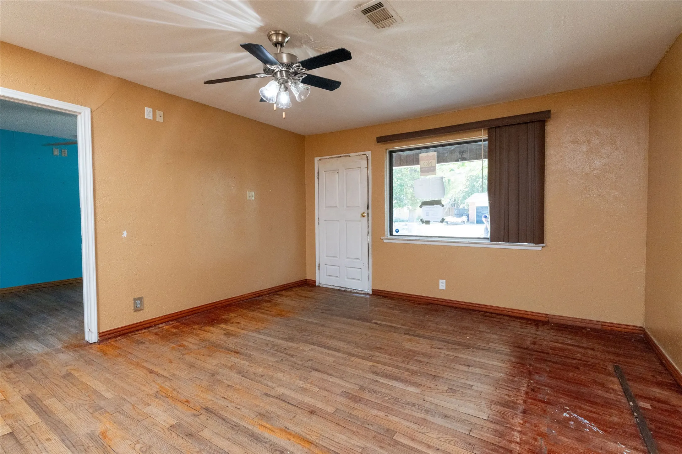 Single Family Residence For Sale in Dallas County , 3264 Hillglenn Road, Dallas, Texas 75228, 3 Bedroom, 1 Bathroom, Garage spaces, 1,060 Sqft, built in 1958, mls#21384519, Real Estate Agent in Dallas, Homes For Sale in Dallas county, Homes For Sale in Dallas, Realtor in Dallas Texas, Real Estate Brokerage Independent Realty Texas, Luminita Cordes Realtor