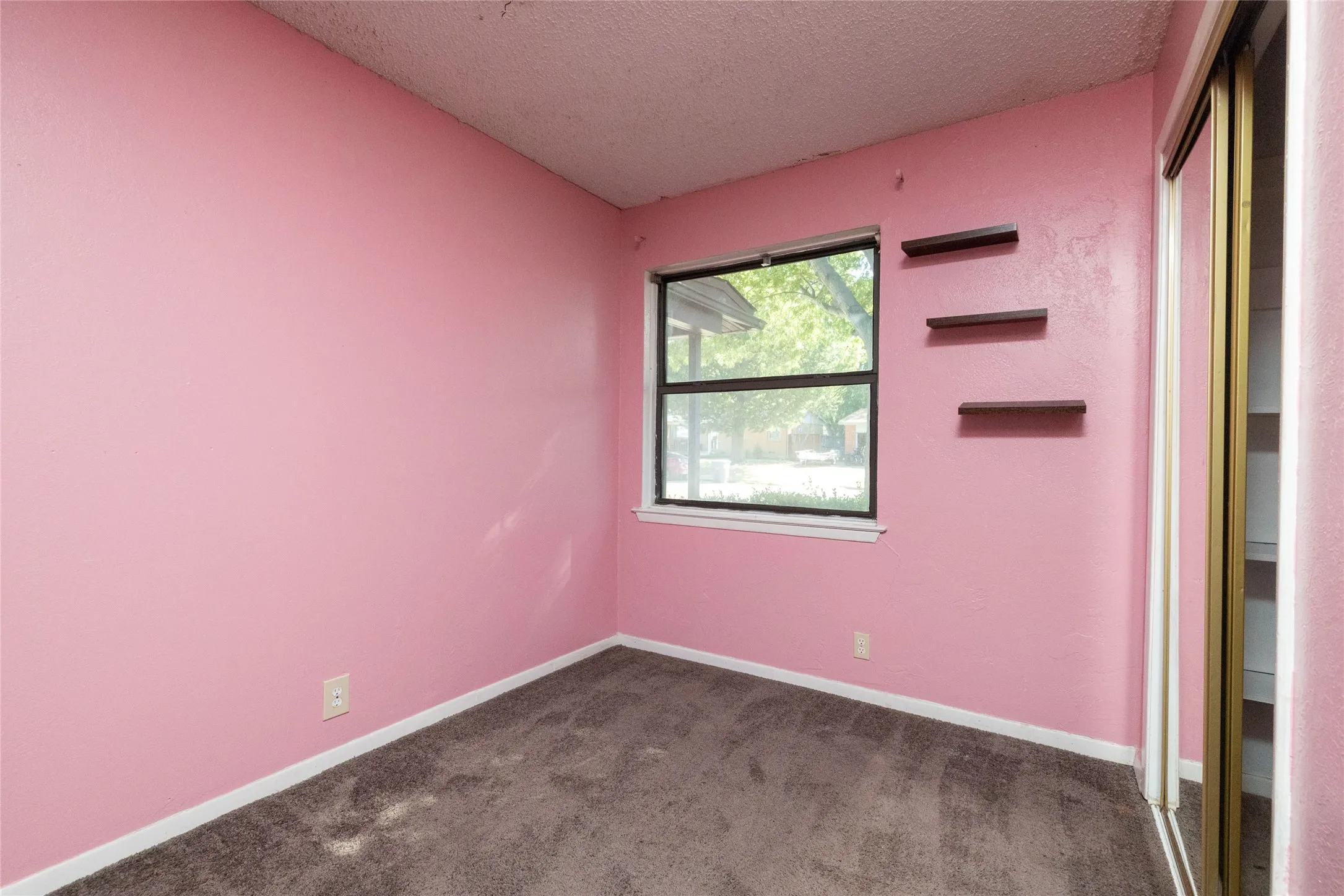 Single Family Residence For Sale in Dallas County , 3264 Hillglenn Road, Dallas, Texas 75228, 3 Bedroom, 1 Bathroom, Garage spaces, 1,060 Sqft, built in 1958, mls#21384519, Real Estate Agent in Dallas, Homes For Sale in Dallas county, Homes For Sale in Dallas, Realtor in Dallas Texas, Real Estate Brokerage Independent Realty Texas, Luminita Cordes Realtor