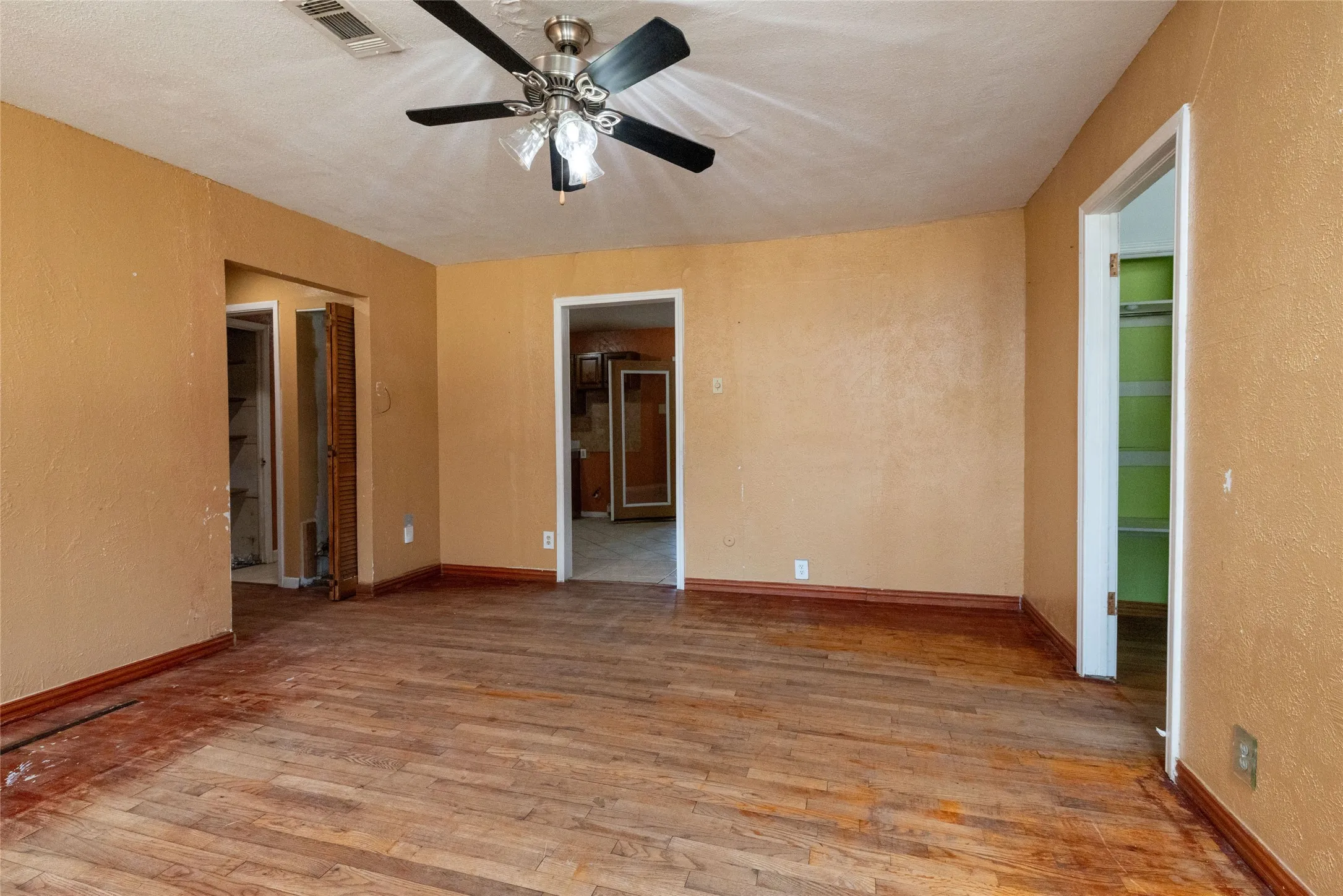 Single Family Residence For Sale in Dallas County , 3264 Hillglenn Road, Dallas, Texas 75228, 3 Bedroom, 1 Bathroom, Garage spaces, 1,060 Sqft, built in 1958, mls#21384519, Real Estate Agent in Dallas, Homes For Sale in Dallas county, Homes For Sale in Dallas, Realtor in Dallas Texas, Real Estate Brokerage Independent Realty Texas, Luminita Cordes Realtor