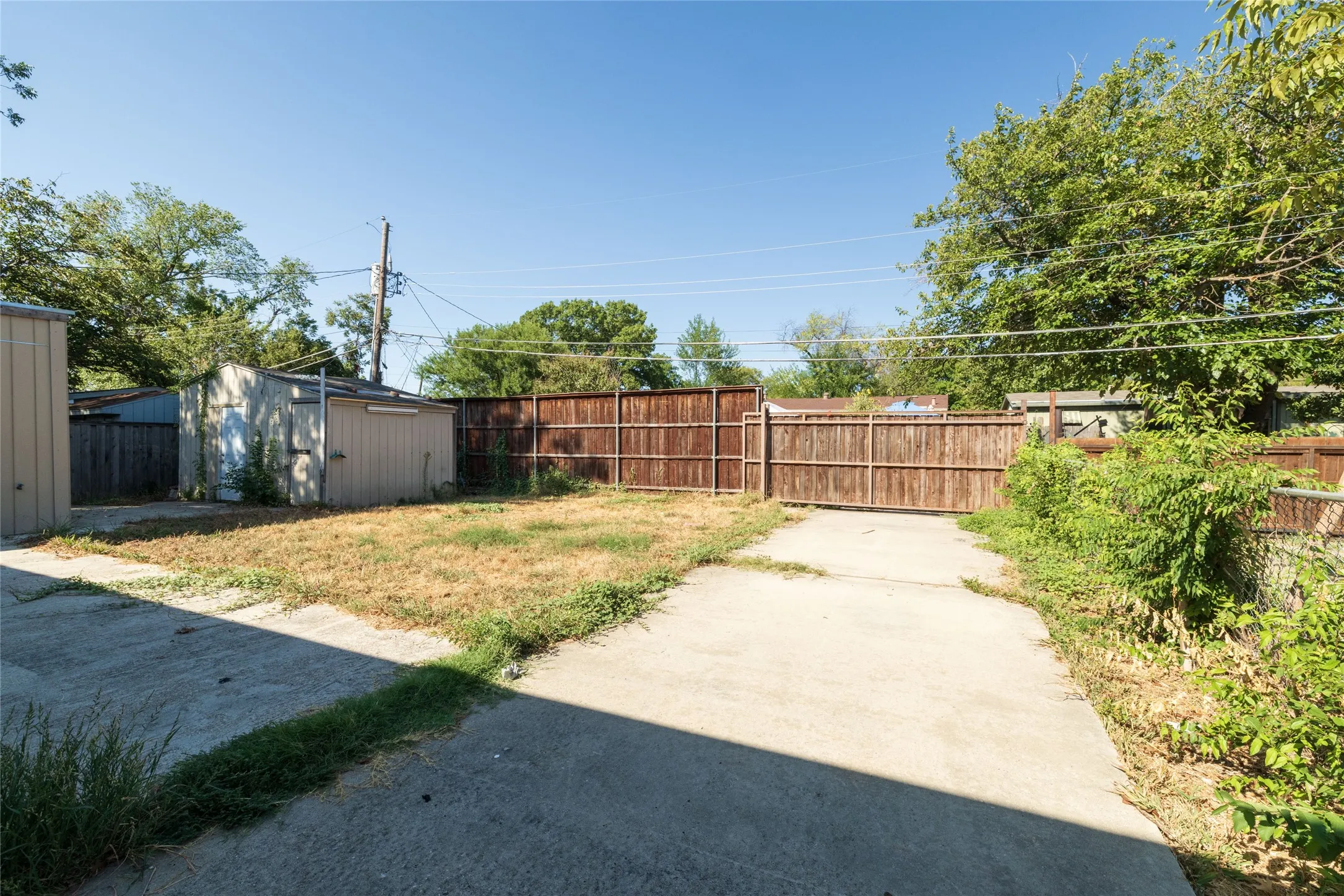 Single Family Residence For Sale in Dallas County , 3264 Hillglenn Road, Dallas, Texas 75228, 3 Bedroom, 1 Bathroom, Garage spaces, 1,060 Sqft, built in 1958, mls#21384519, Real Estate Agent in Dallas, Homes For Sale in Dallas county, Homes For Sale in Dallas, Realtor in Dallas Texas, Real Estate Brokerage Independent Realty Texas, Luminita Cordes Realtor