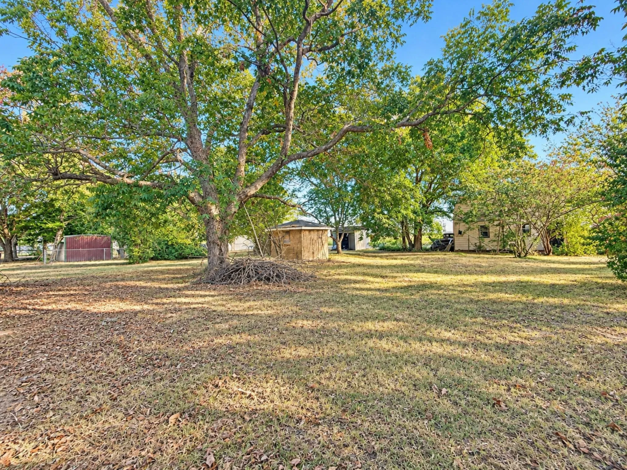 Single Family Residence For Sale in Navarro County , 600 Carroll Street, Kerens, Texas 75144, 3 Bedroom, 2 Bathroom, 2 Garage spaces, 1,976 Sqft, built in 1967, mls#21385756, Real Estate Agent in Kerens, Homes For Sale in Navarro county, Homes For Sale in Kerens, Realtor in Kerens Texas, Real Estate Brokerage Independent Realty Texas, Luminita Cordes Realtor