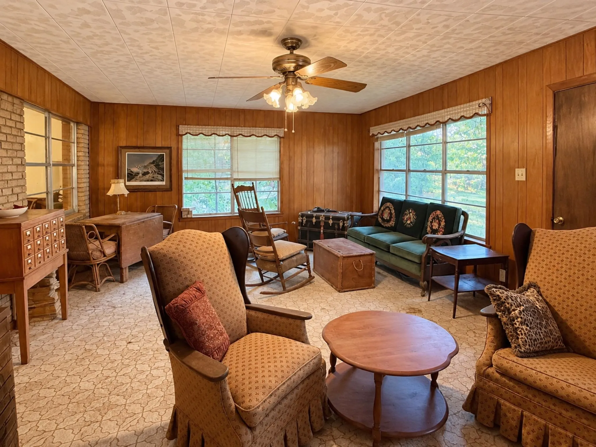 Single Family Residence For Sale in Navarro County , 600 Carroll Street, Kerens, Texas 75144, 3 Bedroom, 2 Bathroom, 2 Garage spaces, 1,976 Sqft, built in 1967, mls#21385756, Real Estate Agent in Kerens, Homes For Sale in Navarro county, Homes For Sale in Kerens, Realtor in Kerens Texas, Real Estate Brokerage Independent Realty Texas, Luminita Cordes Realtor