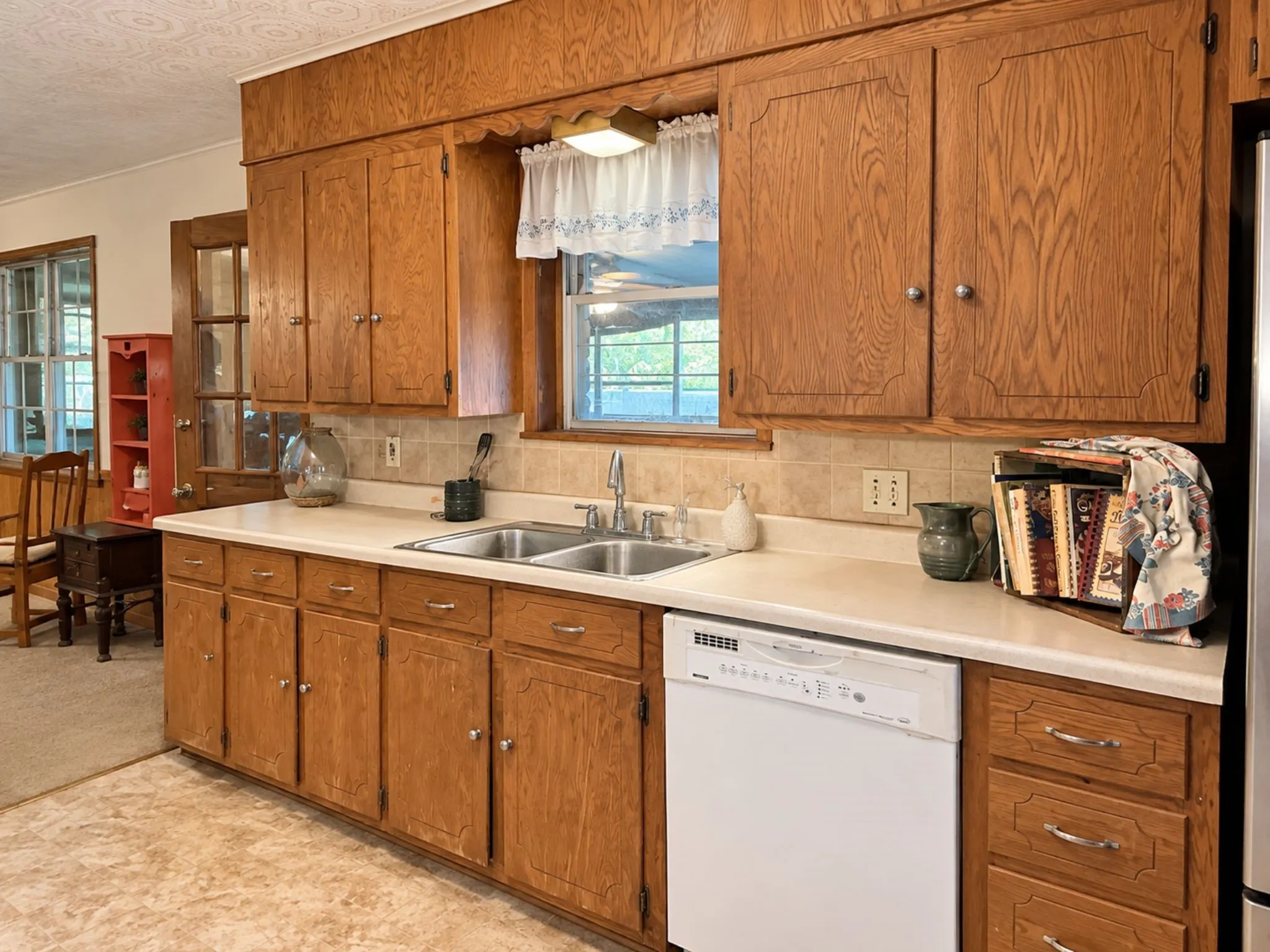 Single Family Residence For Sale in Navarro County , 600 Carroll Street, Kerens, Texas 75144, 3 Bedroom, 2 Bathroom, 2 Garage spaces, 1,976 Sqft, built in 1967, mls#21385756, Real Estate Agent in Kerens, Homes For Sale in Navarro county, Homes For Sale in Kerens, Realtor in Kerens Texas, Real Estate Brokerage Independent Realty Texas, Luminita Cordes Realtor