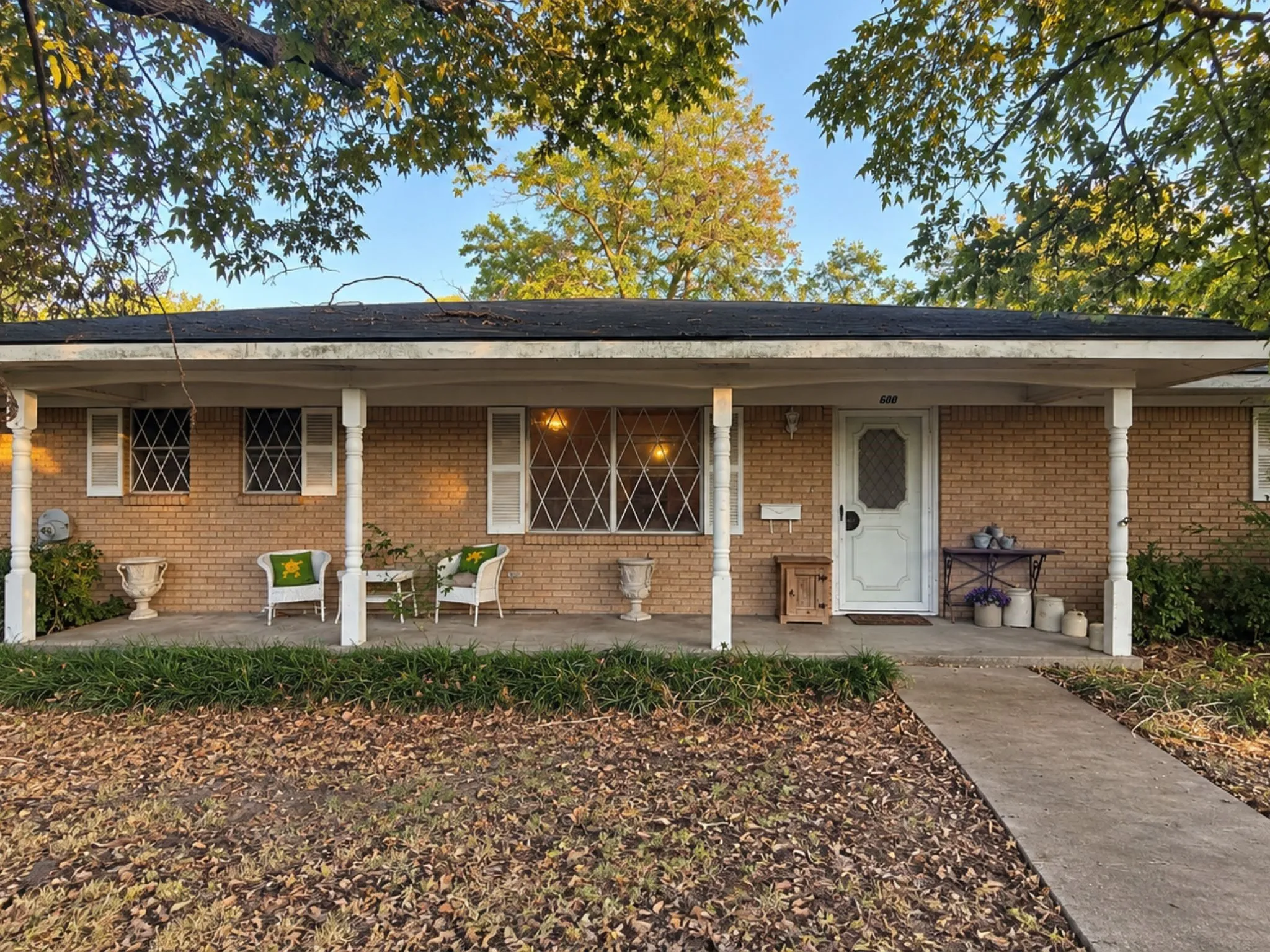 Single Family Residence For Sale in Navarro County , 600 Carroll Street, Kerens, Texas 75144, 3 Bedroom, 2 Bathroom, 2 Garage spaces, 1,976 Sqft, built in 1967, mls#21385756, Real Estate Agent in Kerens, Homes For Sale in Navarro county, Homes For Sale in Kerens, Realtor in Kerens Texas, Real Estate Brokerage Independent Realty Texas, Luminita Cordes Realtor