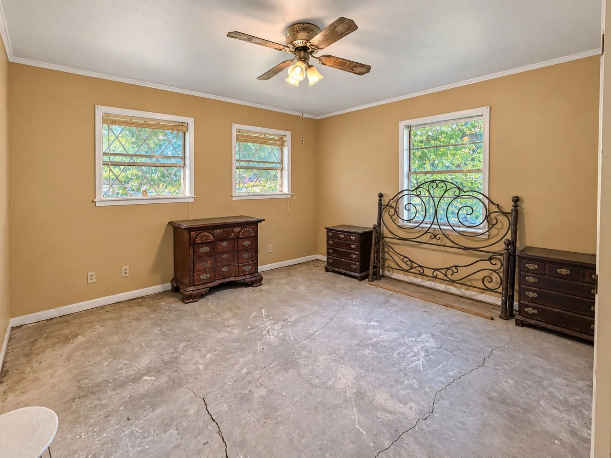Single Family Residence For Sale in Navarro County , 600 Carroll Street, Kerens, Texas 75144, 3 Bedroom, 2 Bathroom, 2 Garage spaces, 1,976 Sqft, built in 1967, mls#21385756, Real Estate Agent in Kerens, Homes For Sale in Navarro county, Homes For Sale in Kerens, Realtor in Kerens Texas, Real Estate Brokerage Independent Realty Texas, Luminita Cordes Realtor