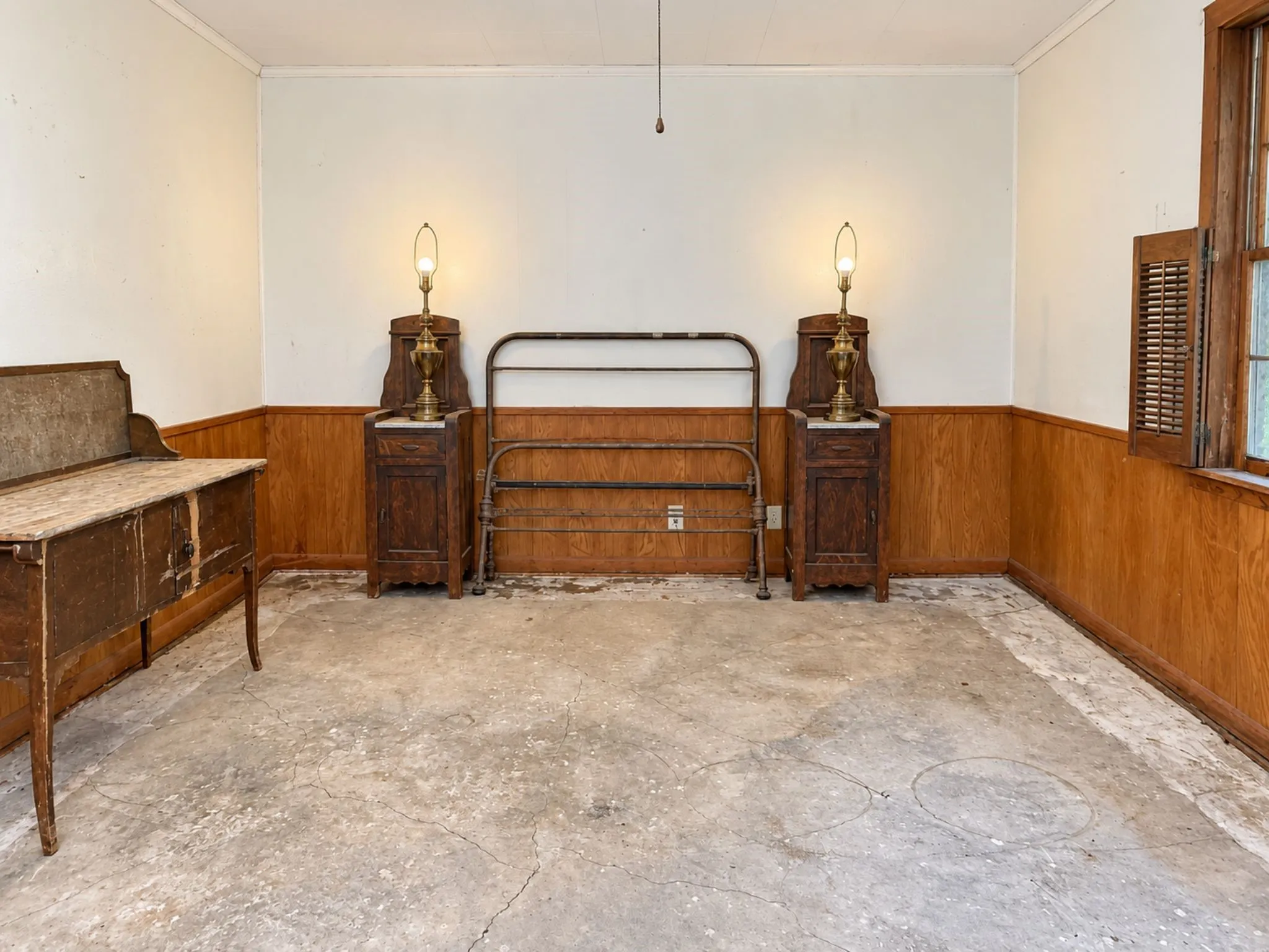Single Family Residence For Sale in Navarro County , 600 Carroll Street, Kerens, Texas 75144, 3 Bedroom, 2 Bathroom, 2 Garage spaces, 1,976 Sqft, built in 1967, mls#21385756, Real Estate Agent in Kerens, Homes For Sale in Navarro county, Homes For Sale in Kerens, Realtor in Kerens Texas, Real Estate Brokerage Independent Realty Texas, Luminita Cordes Realtor