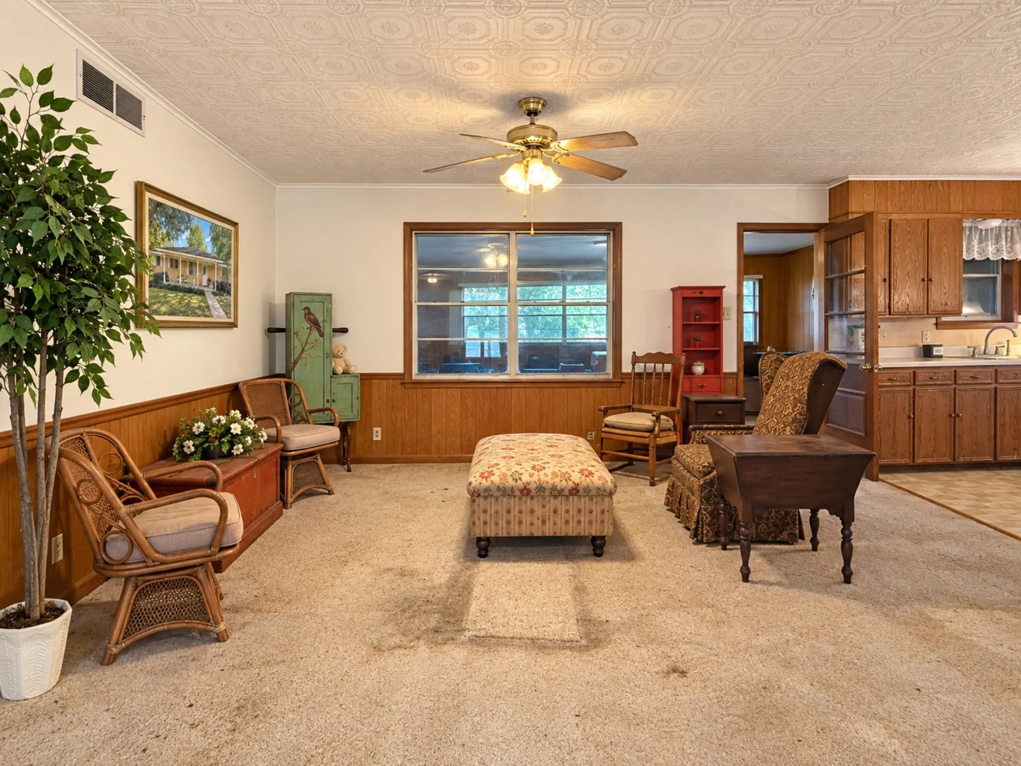 Single Family Residence For Sale in Navarro County , 600 Carroll Street, Kerens, Texas 75144, 3 Bedroom, 2 Bathroom, 2 Garage spaces, 1,976 Sqft, built in 1967, mls#21385756, Real Estate Agent in Kerens, Homes For Sale in Navarro county, Homes For Sale in Kerens, Realtor in Kerens Texas, Real Estate Brokerage Independent Realty Texas, Luminita Cordes Realtor