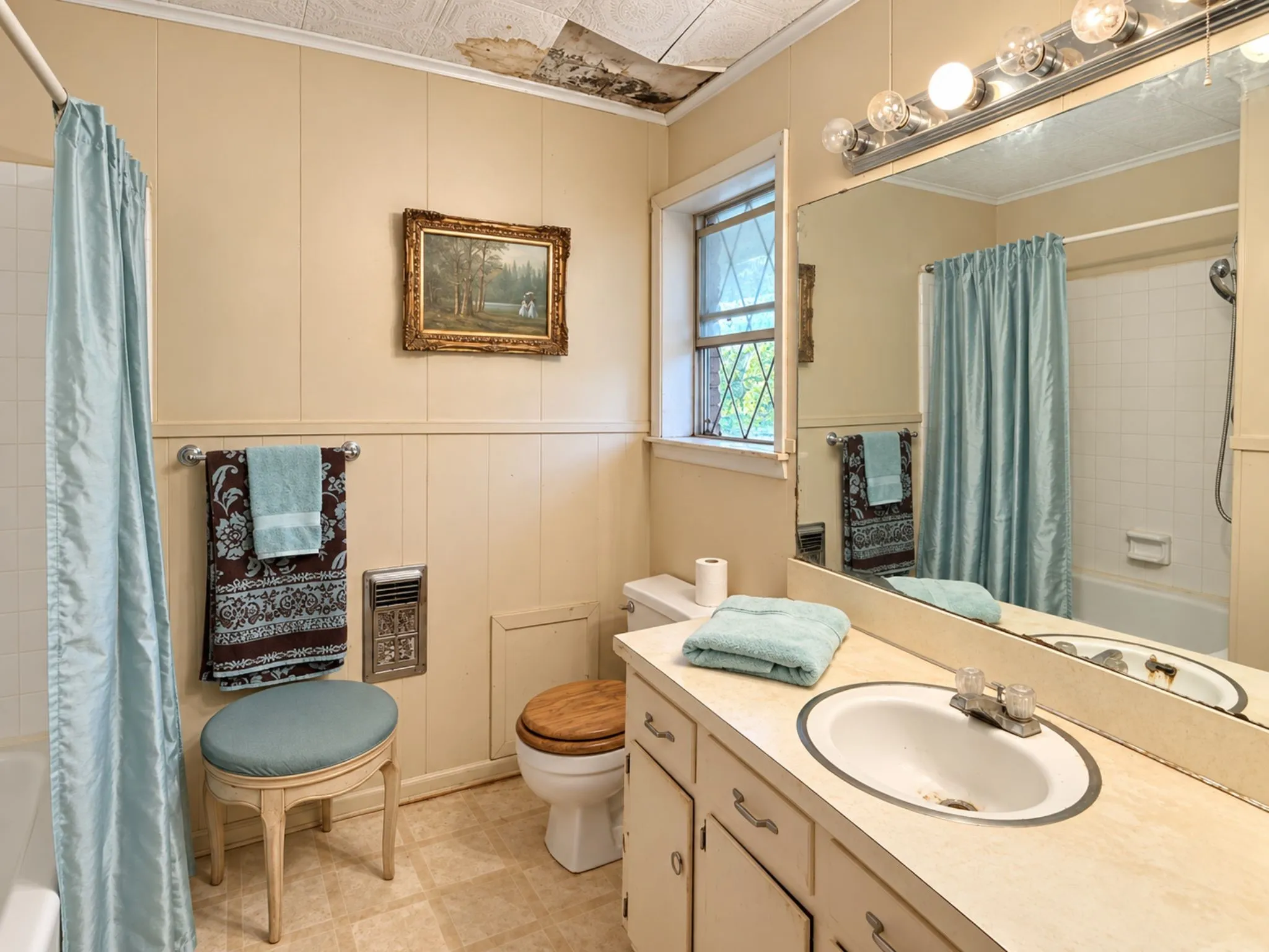 Single Family Residence For Sale in Navarro County , 600 Carroll Street, Kerens, Texas 75144, 3 Bedroom, 2 Bathroom, 2 Garage spaces, 1,976 Sqft, built in 1967, mls#21385756, Real Estate Agent in Kerens, Homes For Sale in Navarro county, Homes For Sale in Kerens, Realtor in Kerens Texas, Real Estate Brokerage Independent Realty Texas, Luminita Cordes Realtor