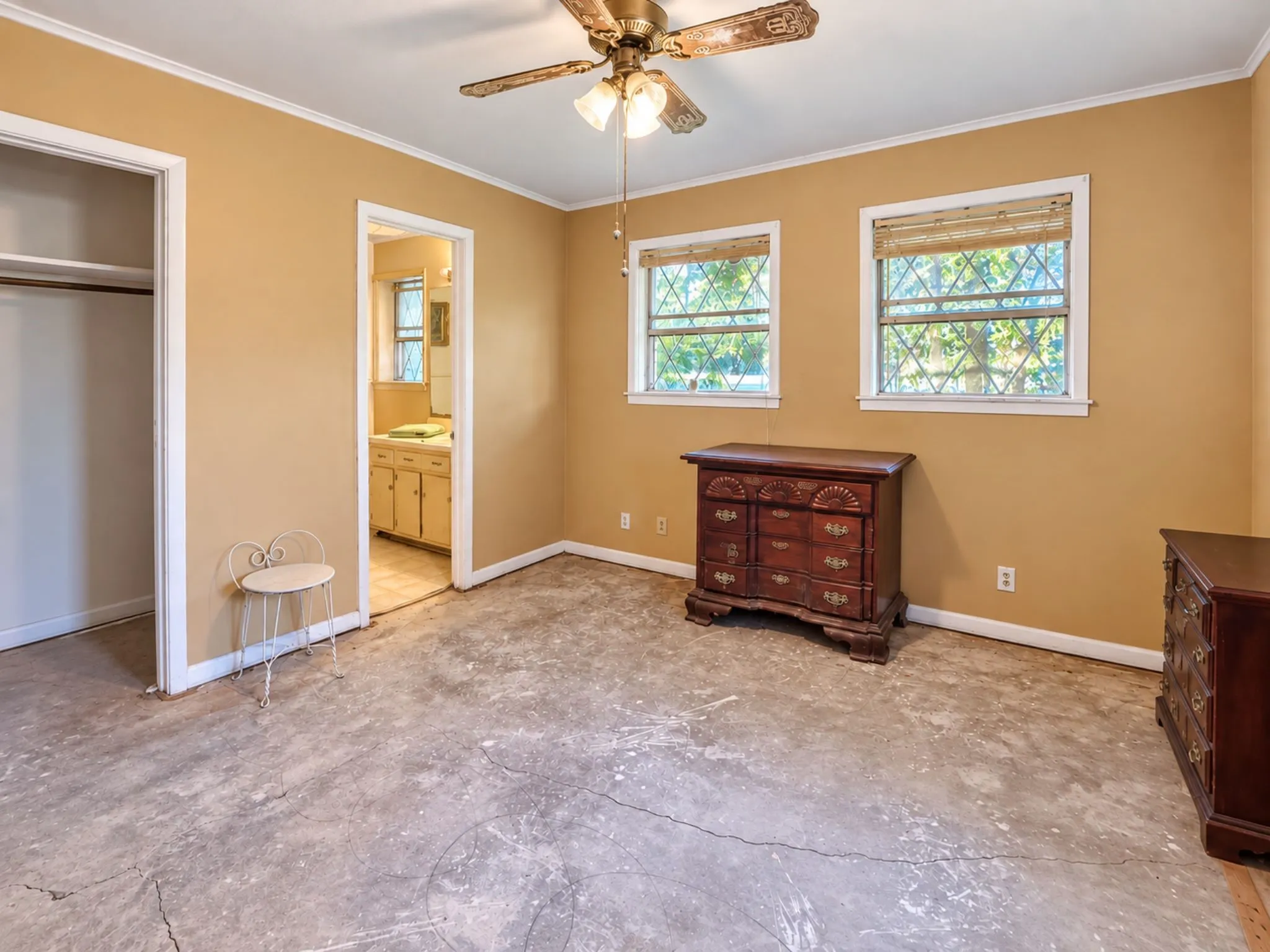 Single Family Residence For Sale in Navarro County , 600 Carroll Street, Kerens, Texas 75144, 3 Bedroom, 2 Bathroom, 2 Garage spaces, 1,976 Sqft, built in 1967, mls#21385756, Real Estate Agent in Kerens, Homes For Sale in Navarro county, Homes For Sale in Kerens, Realtor in Kerens Texas, Real Estate Brokerage Independent Realty Texas, Luminita Cordes Realtor
