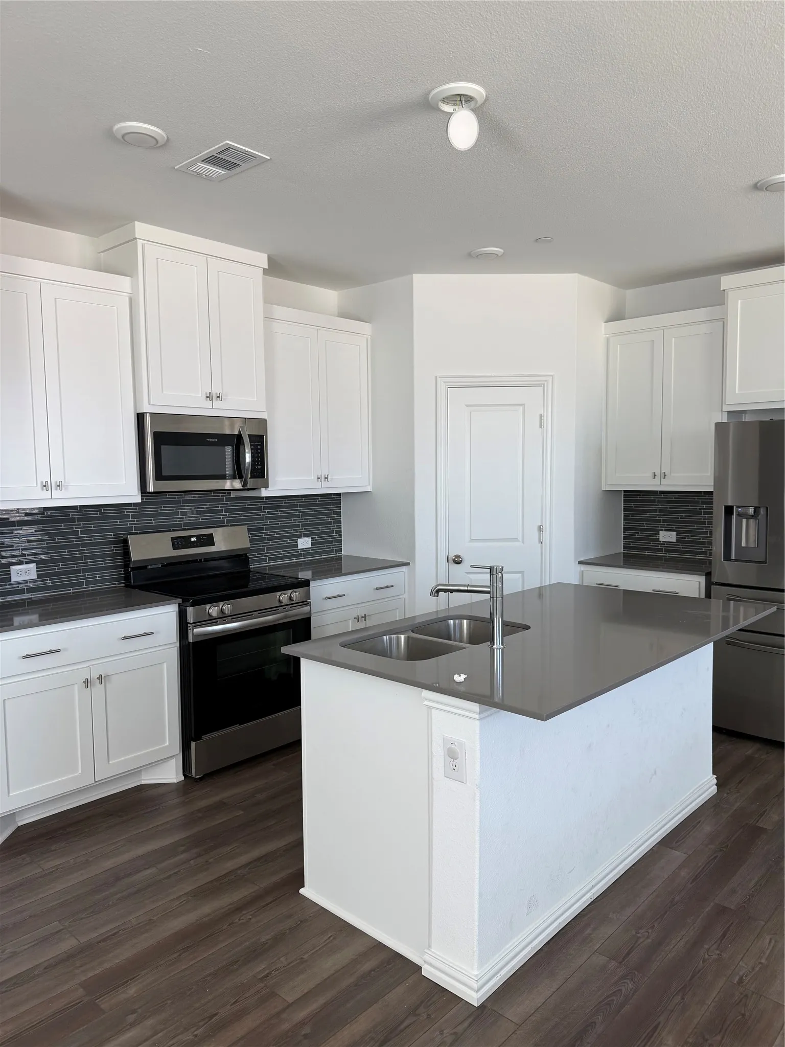 Townhouse For Sale in Tarrant County , 5123 Community Street, Haltom City, Texas 76117, 3 Bedroom, 3 Bathroom, 2 Garage spaces, 1,828 Sqft, built in 2023, mls#21385765, Real Estate Agent in Haltom City, Homes For Sale in Tarrant county, Homes For Sale in Haltom City, Realtor in Haltom City Texas, Real Estate Brokerage Independent Realty Texas, Luminita Cordes Realtor